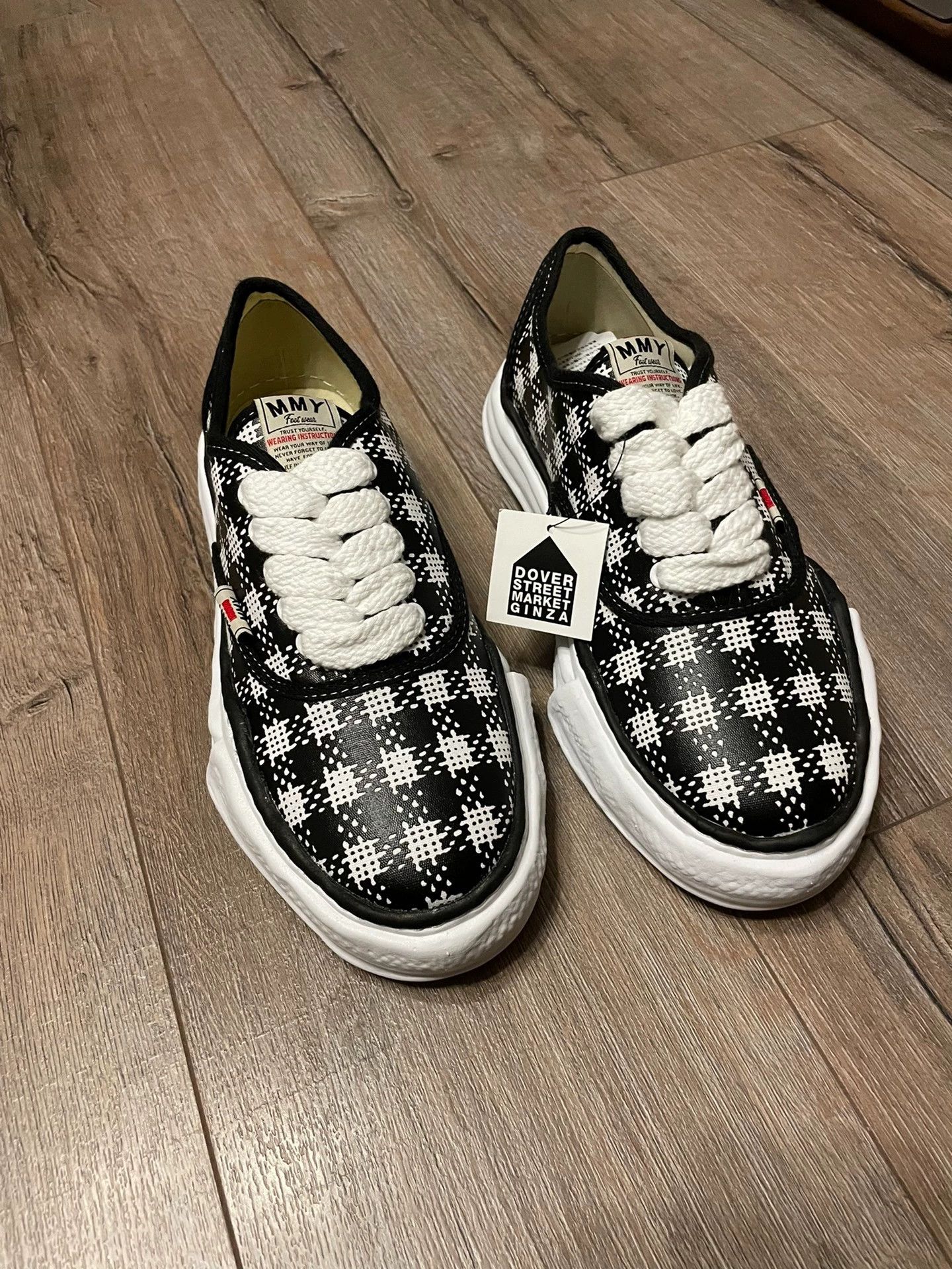 MMY 43 EU Isetan exclusive new rare sneakers no box