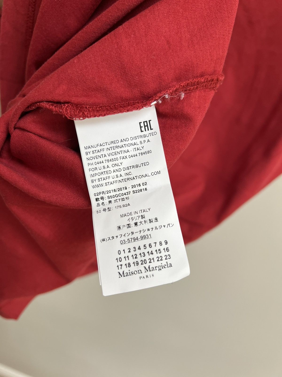 Maison Margiela Men’s Maison Martin Margeila Red cut out printed Tshirt Size US M / EU 48-50 / 2 - 5 Thumbnail