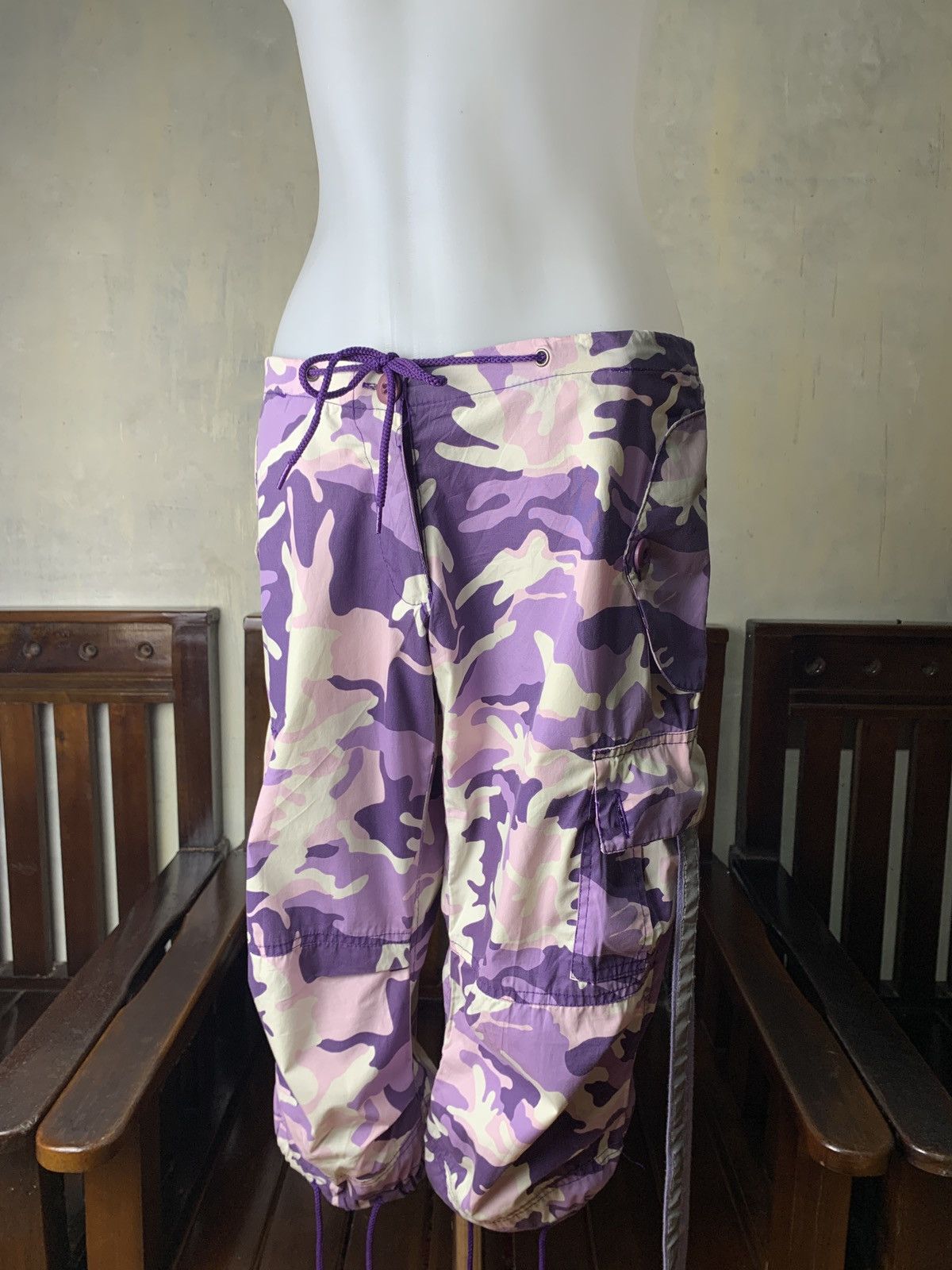 Japanese Brand 2000s UFO USA Purple Camo Combat Cargo Capri Pants Size 28" / US 6 / IT 42 - 2 Thumbnail
