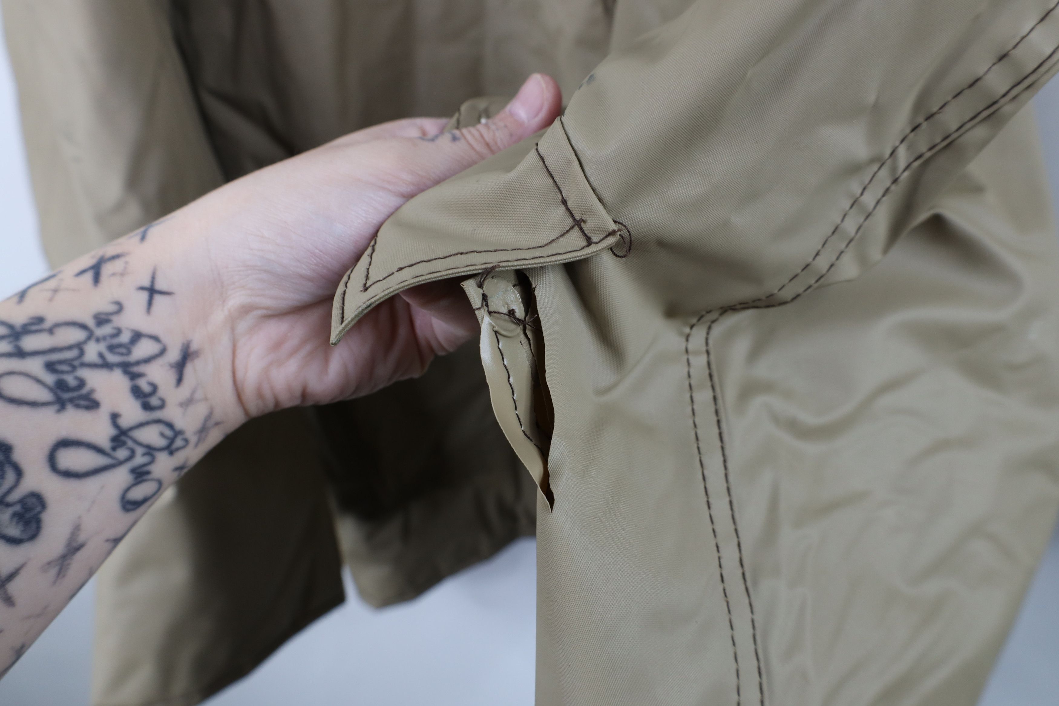 Vintage Vintage 70s Streetwear Waterproof Hooded Parka Jacket Size US L / EU 52-54 / 3 - 8 Thumbnail