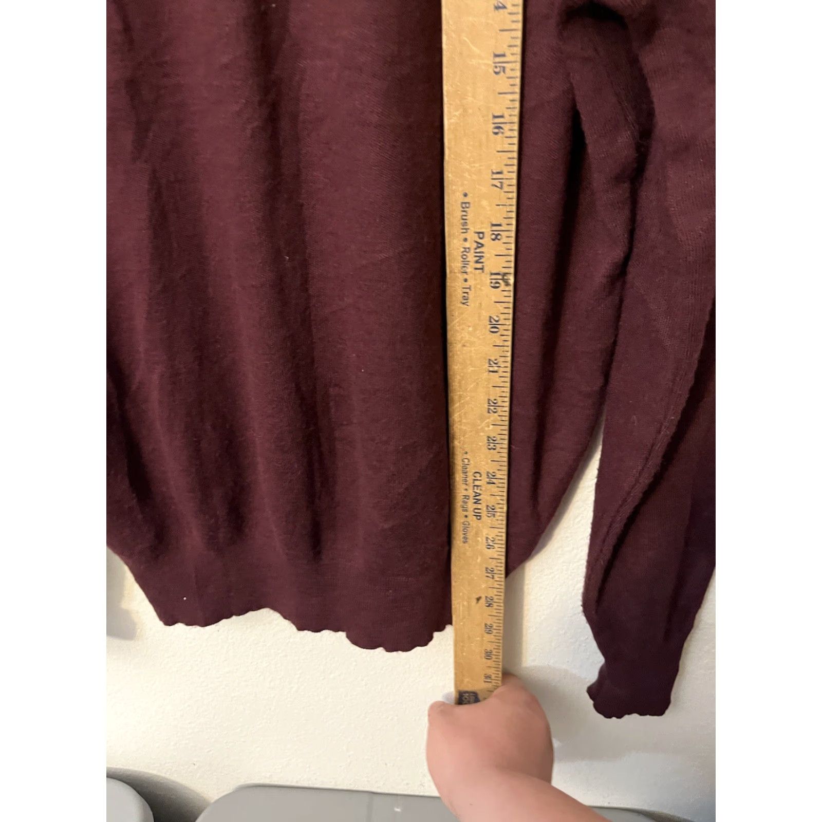 Izod VINTAGE IZOD Maroon V-Neck Sweater Men’s L Crest Logo Knit Pullover Preppy USA Shirt Size US L / EU 52-54 / 3 - 4 Thumbnail