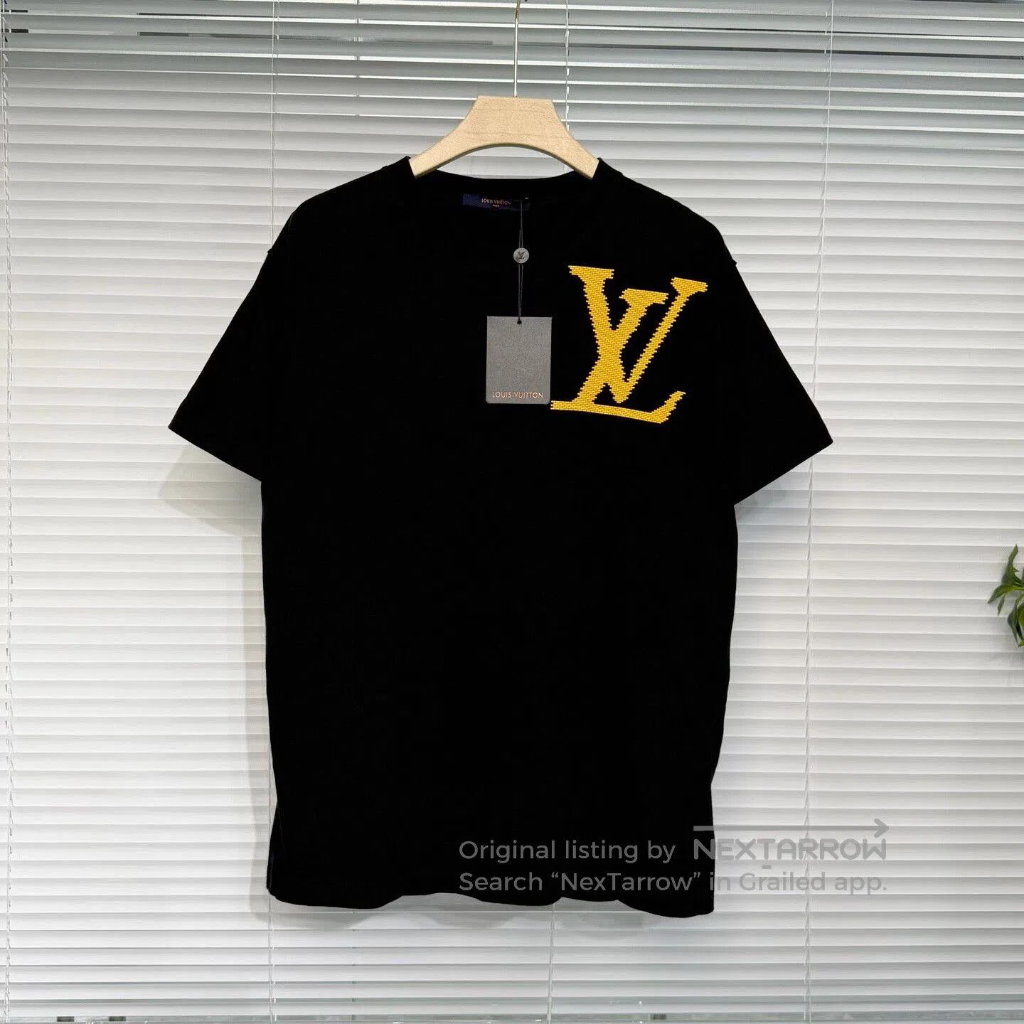 Louis Vuitton lv short sleeve tee with logo print. Size US M / EU 48-50 / 2 - 1 Thumbnail