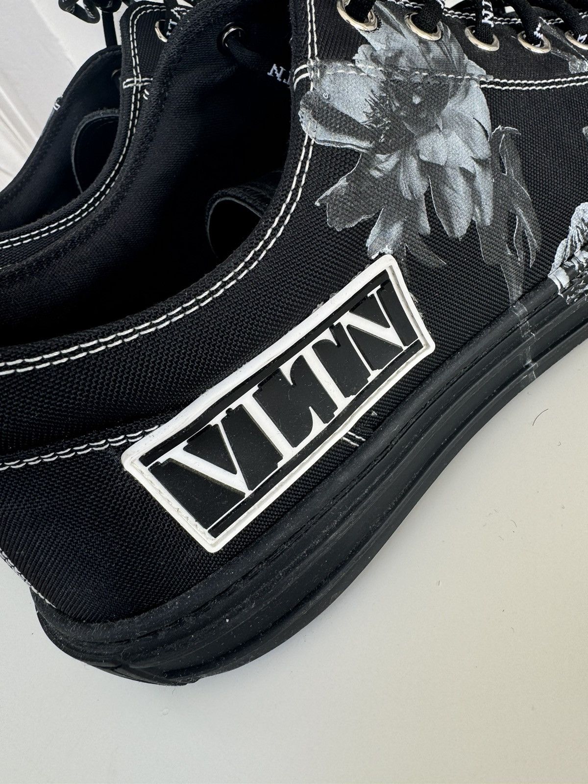 Valentino 🖤 Valentino Low-Top Floral Sneaker Size US 10 / EU 43 - 12 Thumbnail