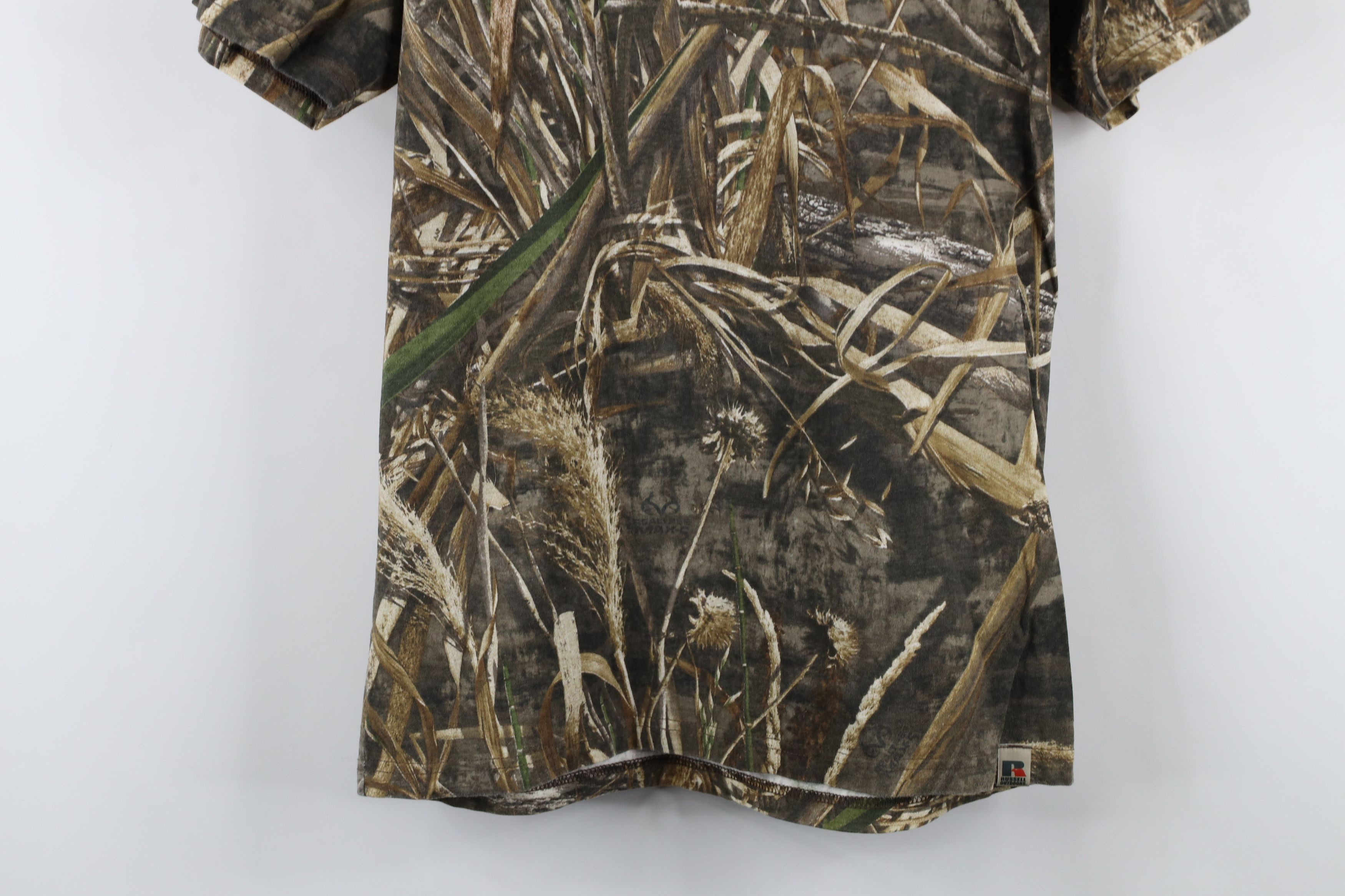 Russell Athletic × Vintage Vintage Y2K Russell Athletic Realtree Camouflage T-Shirt Size US M / EU 48-50 / 2 - 3 Thumbnail