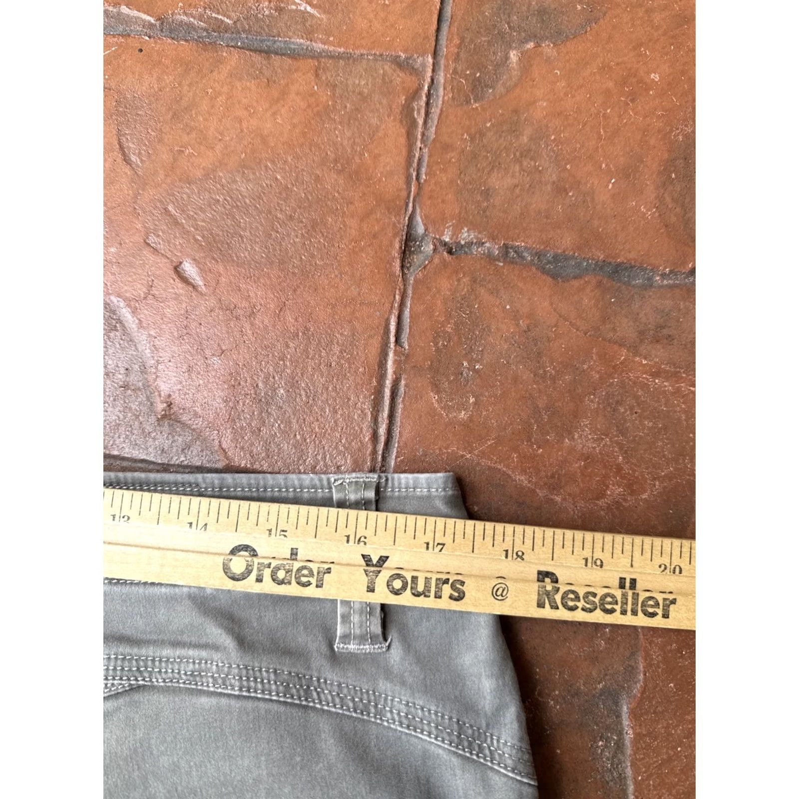 Vintage Kuhl Mountain Culture Hiking Pants Women 14 Short Cargo Outdoor Summer Spring Fall Winter Beige - Regular Fit, Plain Front, Zipper, Logo Mens? Women Size 36" / US 14 / IT 50 - 4 Thumbnail