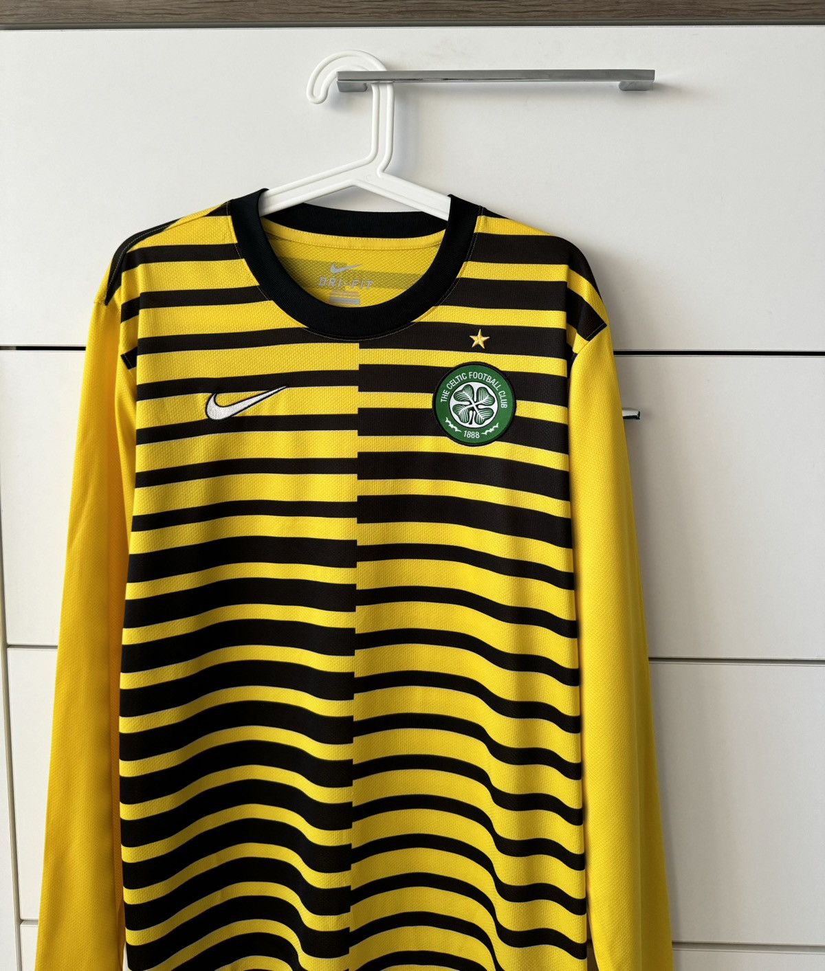 Nike Nike Celtic Glasgow 2011/12 Third Soccer Long Sleeve Jersey Size US L / EU 52-54 / 3 - 2 Thumbnail