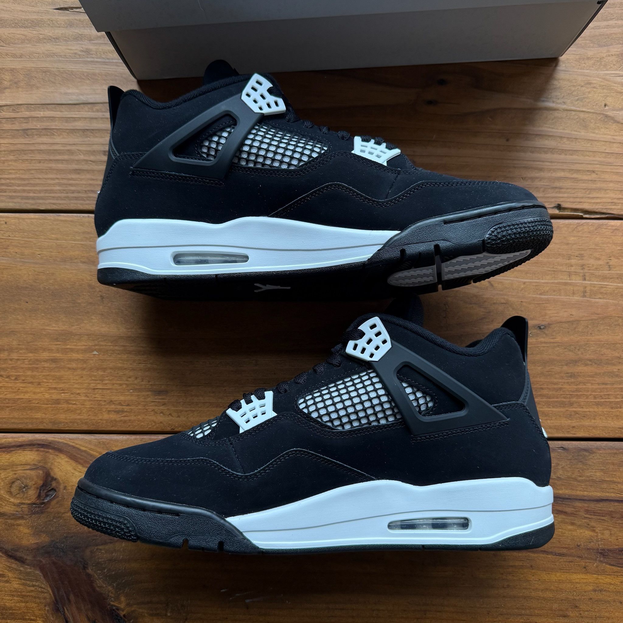Jordan Brand Size 13 - Jordan 4 Retro 'White Thunder' (Damaged Box) Size US 13 / EU 46 - 3 Thumbnail