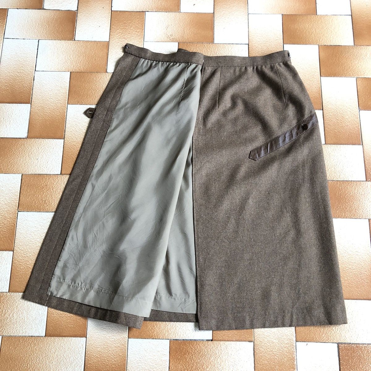 Christian Dior Monsieur CHRISTIAN DIOR PRET-A-PORTER wool midi skirt Size 25" / US 0 / IT 36 - 5 Thumbnail
