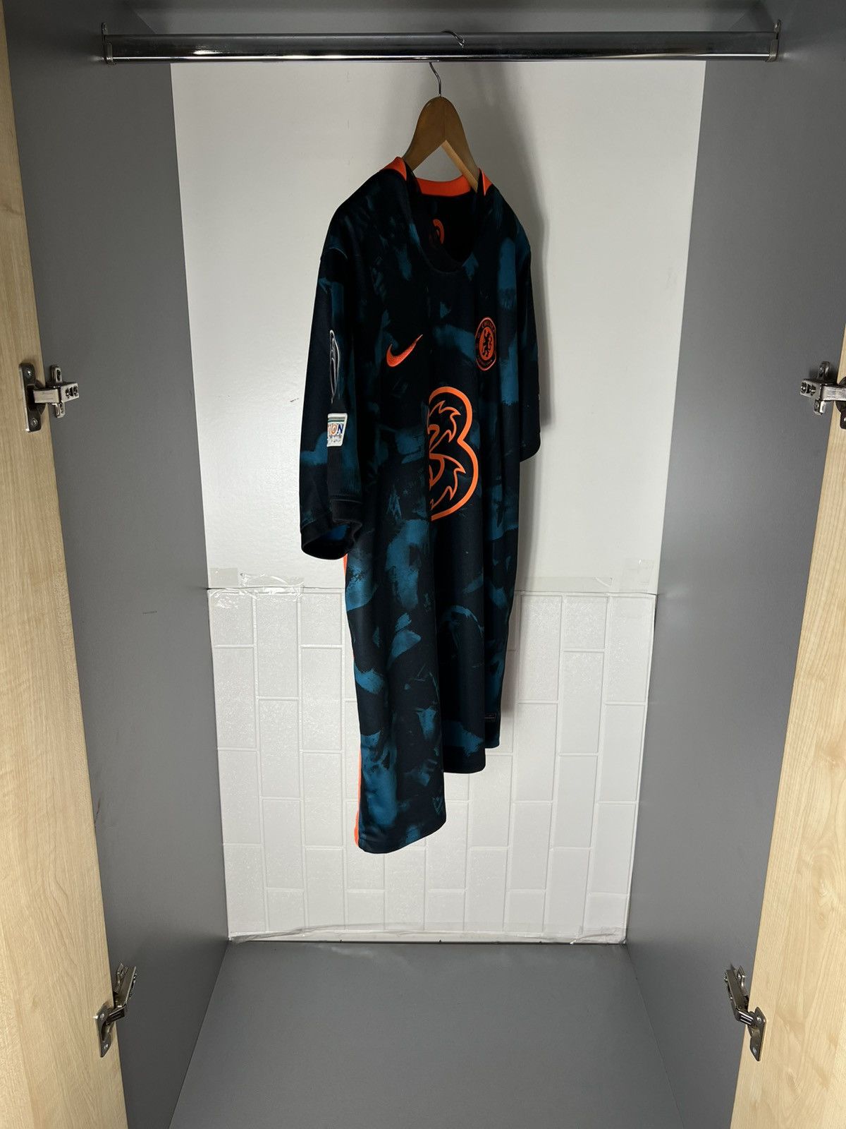 Vintage VERY RARE NIKE FC CHELSEA LONDON ENGLAND SOCCER JERSEY RETRO Size US XL / EU 56 / 4 - 5 Thumbnail
