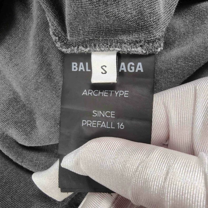 Balenciaga Balenciaga Small Logo Short Sleeve T-shirt Size US S / EU 44-46 / 1 - 6 Thumbnail