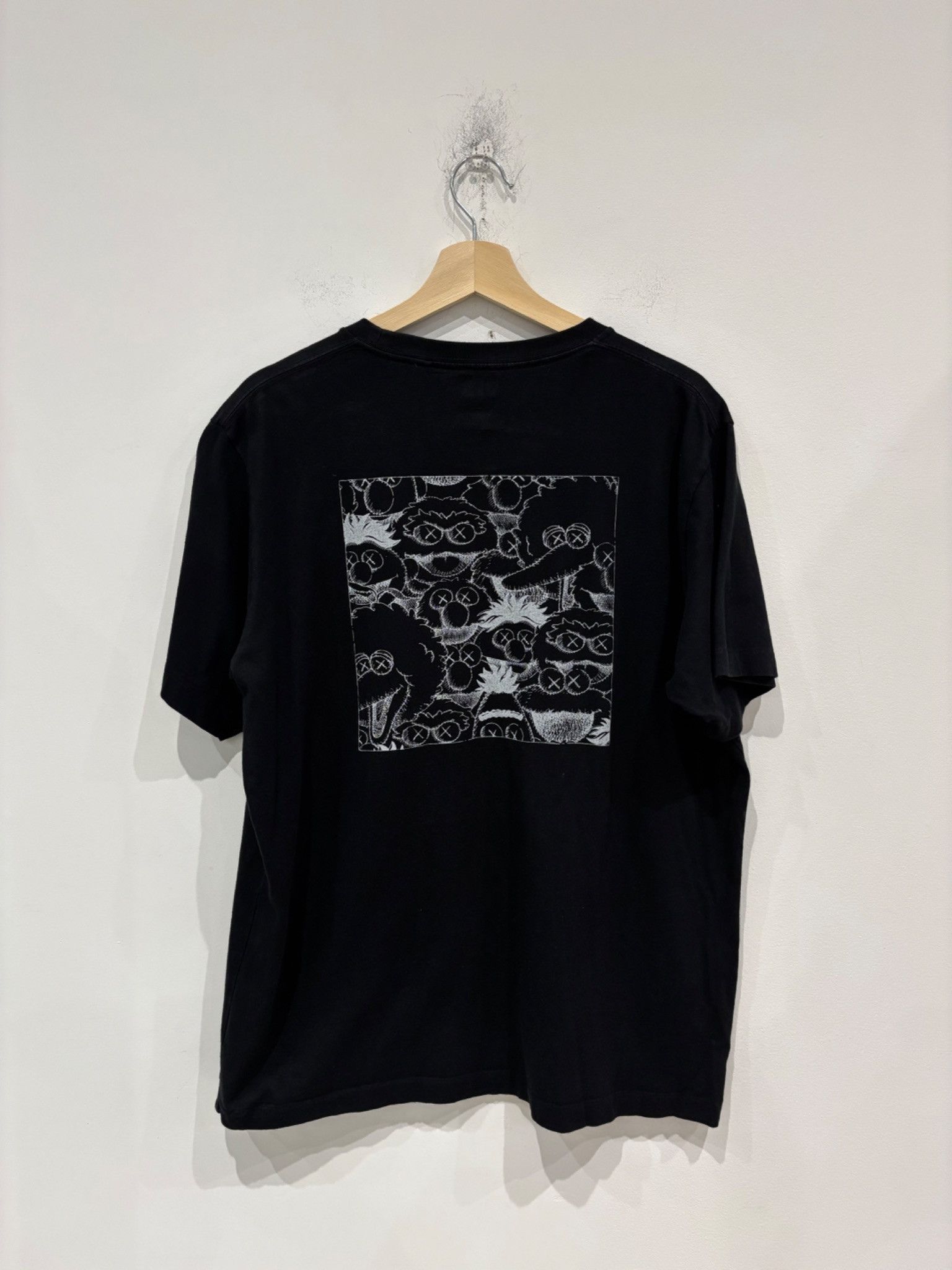 Kaws KAWS x Uniqlo x Sesame Street XX Pocket Tee Black Size US L / EU 52-54 / 3 - 2 Thumbnail