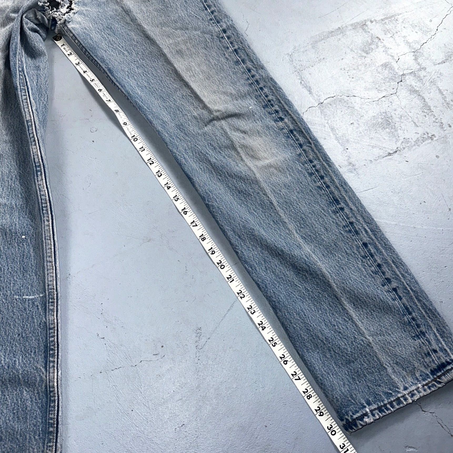Levi's VINTAGE Levi's 501 Jeans - Men - Straight - 33x36 - Light Wash Denim - 90s USA Comfort Fit - Regular Rise - Button Fly - 501 Series - 1990s Size US 33 - 5 Thumbnail
