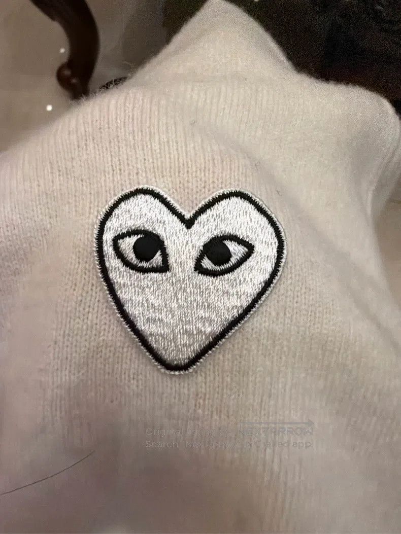 Comme des Garcons Comme Des Garcons White Cashmere Cardigan with White Heart Size S / US 4 / IT 40 - 2 Thumbnail