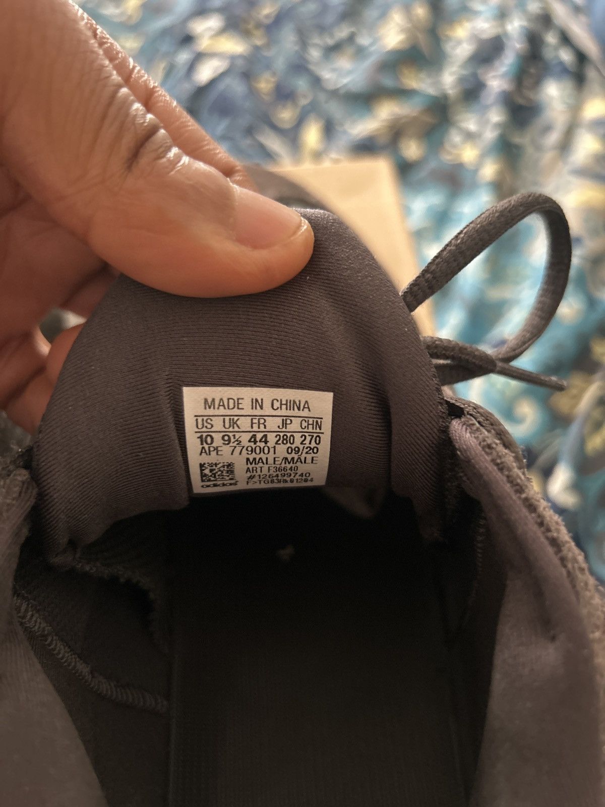 Adidas Yeezy 500 utility black Size US 10 / EU 43 - 6 Thumbnail