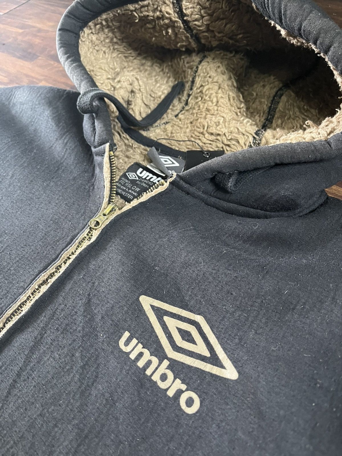 Umbro Vintage 90s Umbro Black boa hoodie parka Size US L / EU 52-54 / 3 - 3 Thumbnail