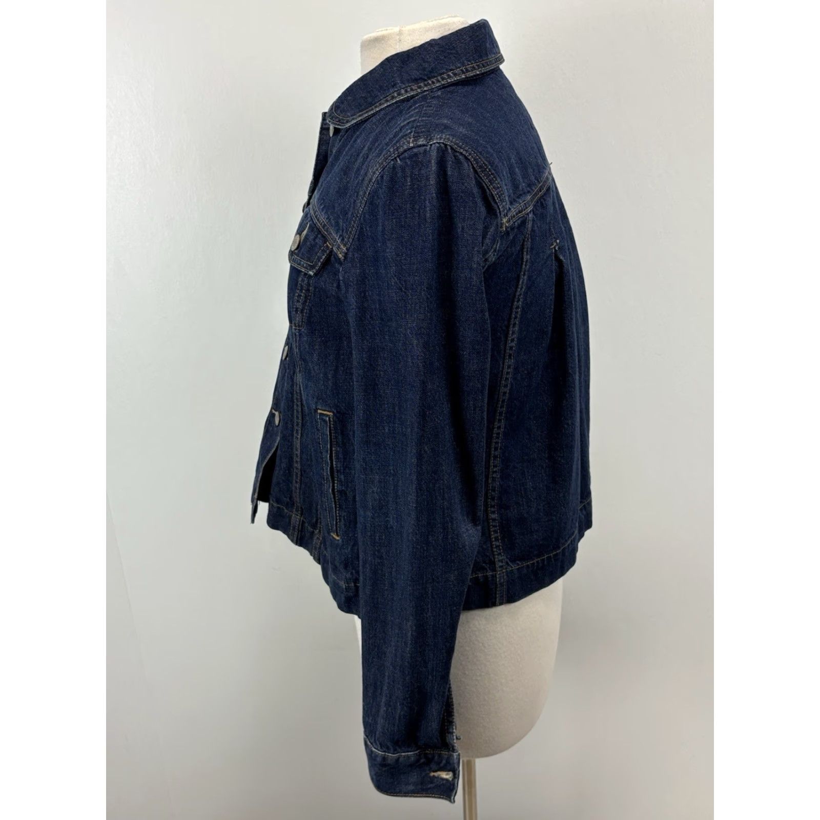 Gap VINTAGE Gap 1969 Denim Jean Jacket Women’s M Pleated Back Dark Wash Y2K Button Up Jacket Size 32" / US 10 / IT 46 - 2 Thumbnail