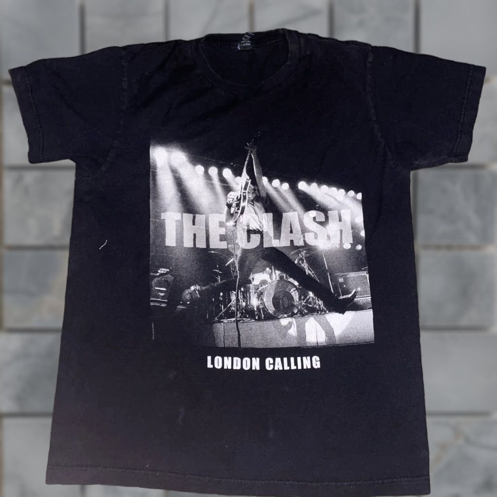 Tultex VINTAGE The Clash T-Shirt Black M Tultex Regular Men Medium Shirt Size US M / EU 48-50 / 2 - 1 Thumbnail