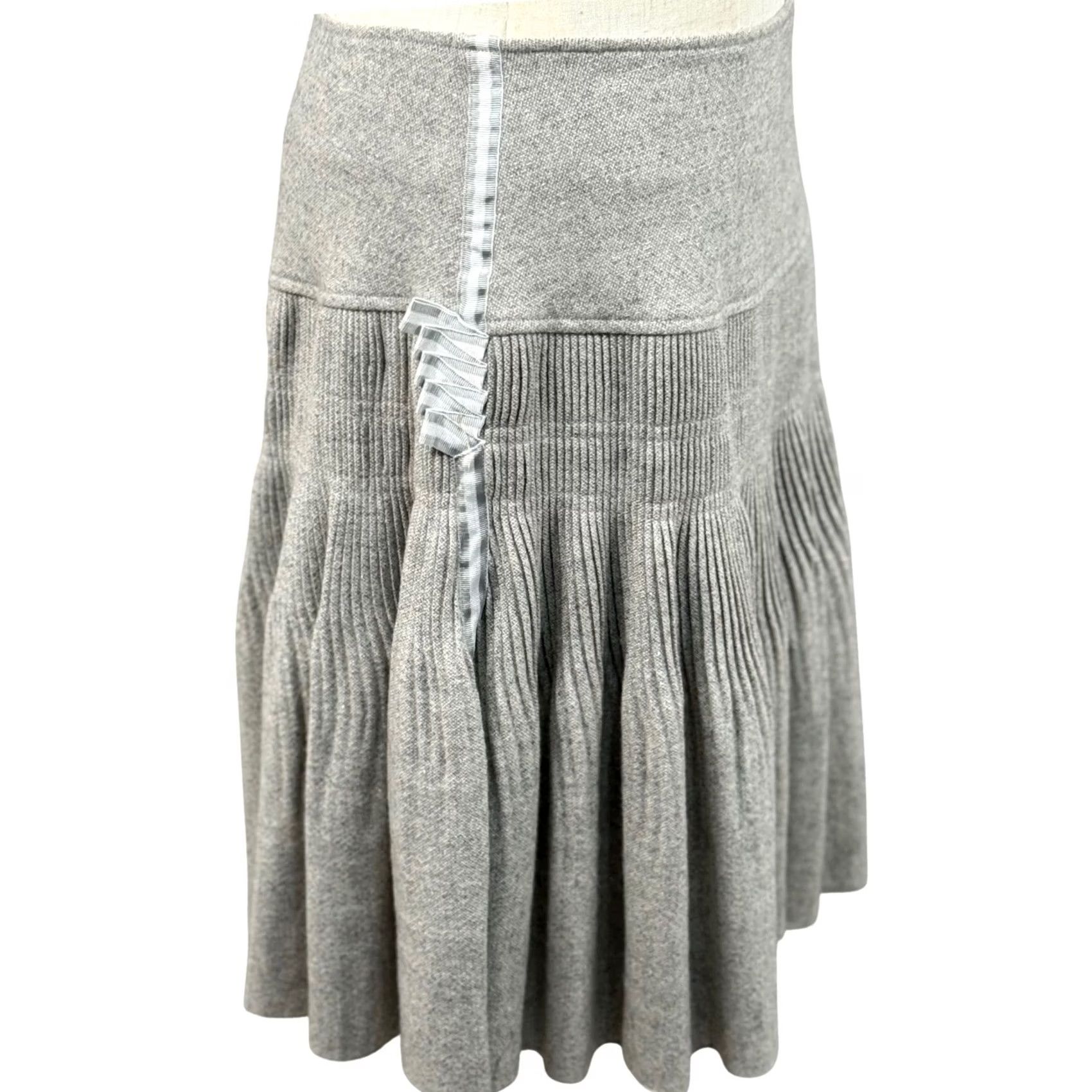 Oilily VINTAGE Oilily Skirt Wool Blend Knit Pleated Embroidered Heart Lined Side Zipper Gray 21" Knee Length Adults Womens Size 30" / US 8 / IT 44 - 3 Thumbnail