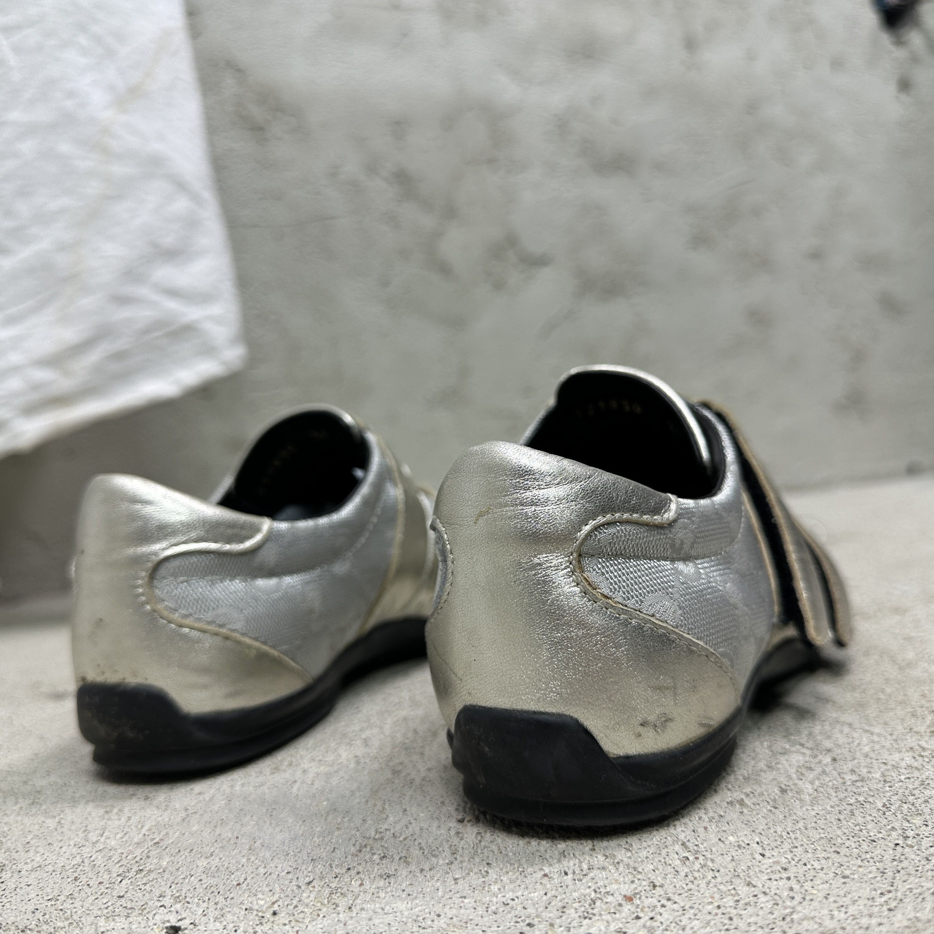 Gucci Vintage Silver Chrome Monogram Gucci Sneakers 00s Size US 6 / IT 36 - 7 Thumbnail