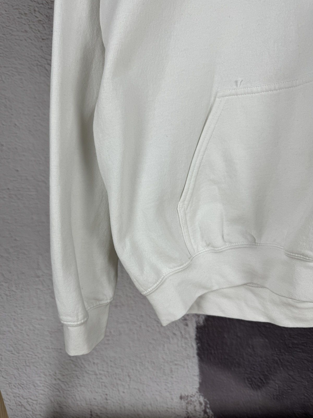Band Tees Olivia Rodrigo Butterfly Sour Tour Halo Hoodie made in UK Size US L / EU 52-54 / 3 - 8 Thumbnail