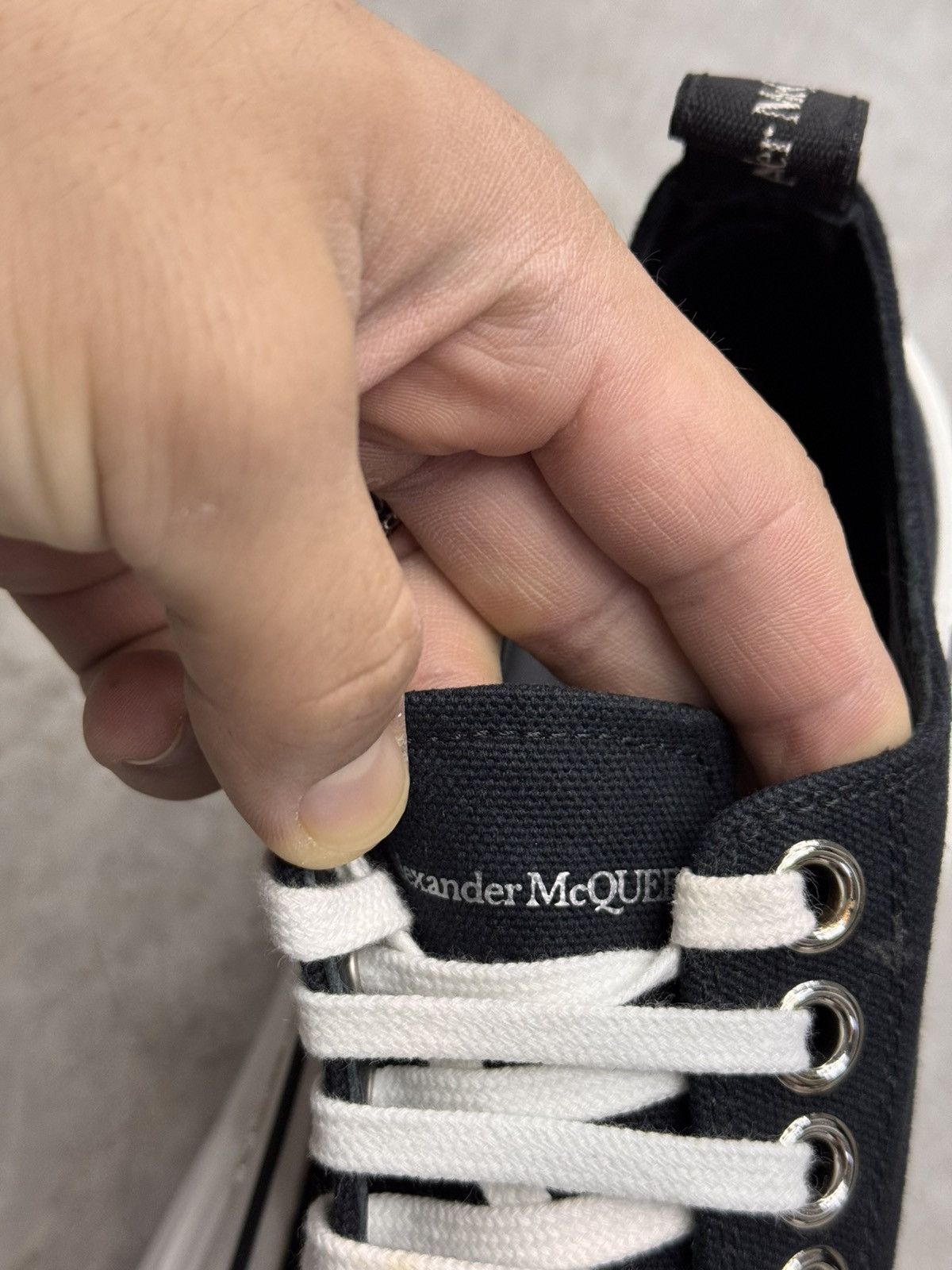 Alexander McQueen Alexander McQueen Tread Slick Low Lace Up Black Size US 7 / IT 37 - 5 Thumbnail