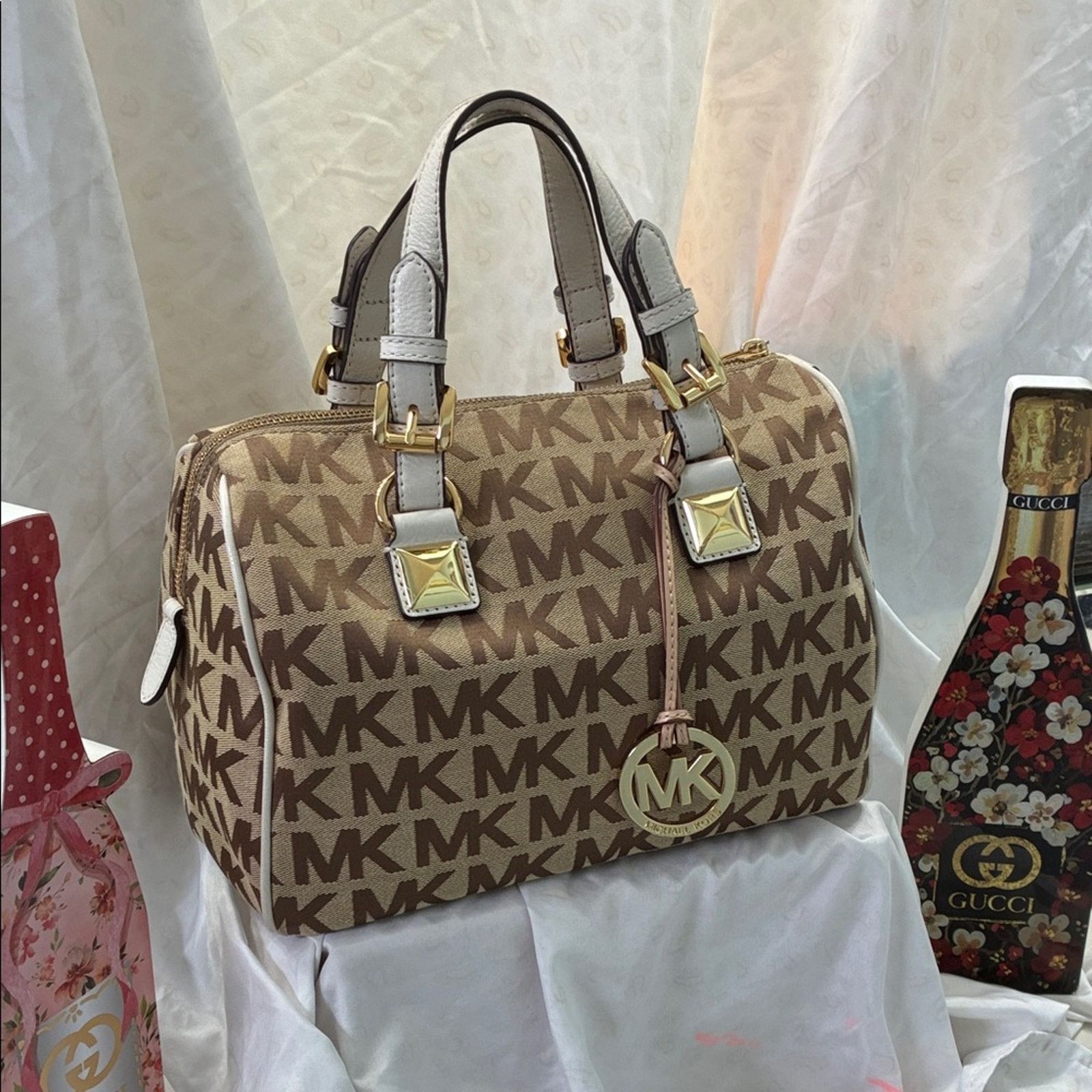 Michael Kors Michael Kors Grayson Monogram Handbag Size ONE SIZE - 1 Thumbnail