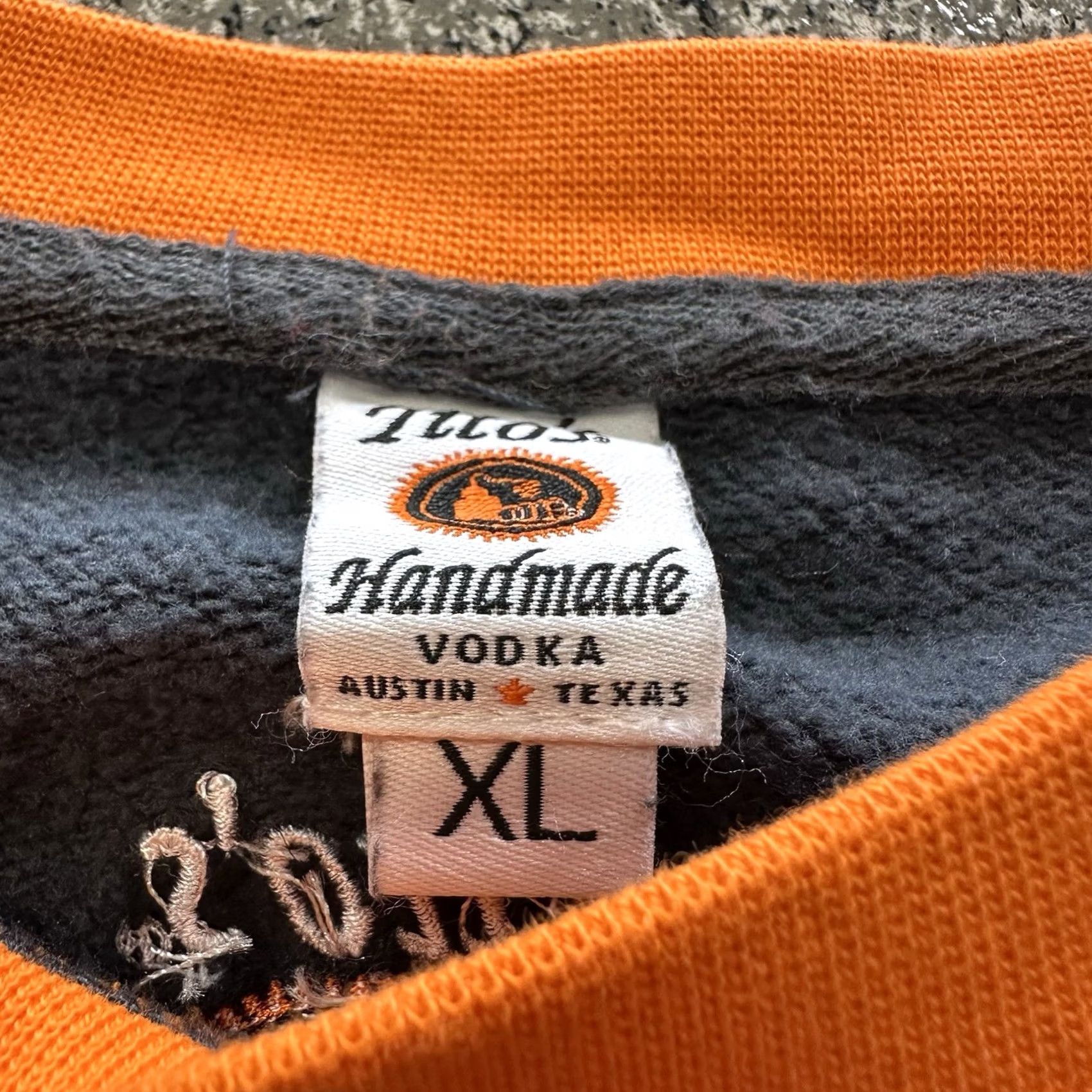 Vintage Titos Hoodie Mens XL Graphic Print Christmas Pullover Sweatshirt Gray Size US XL / EU 56 / 4 - 2 Thumbnail