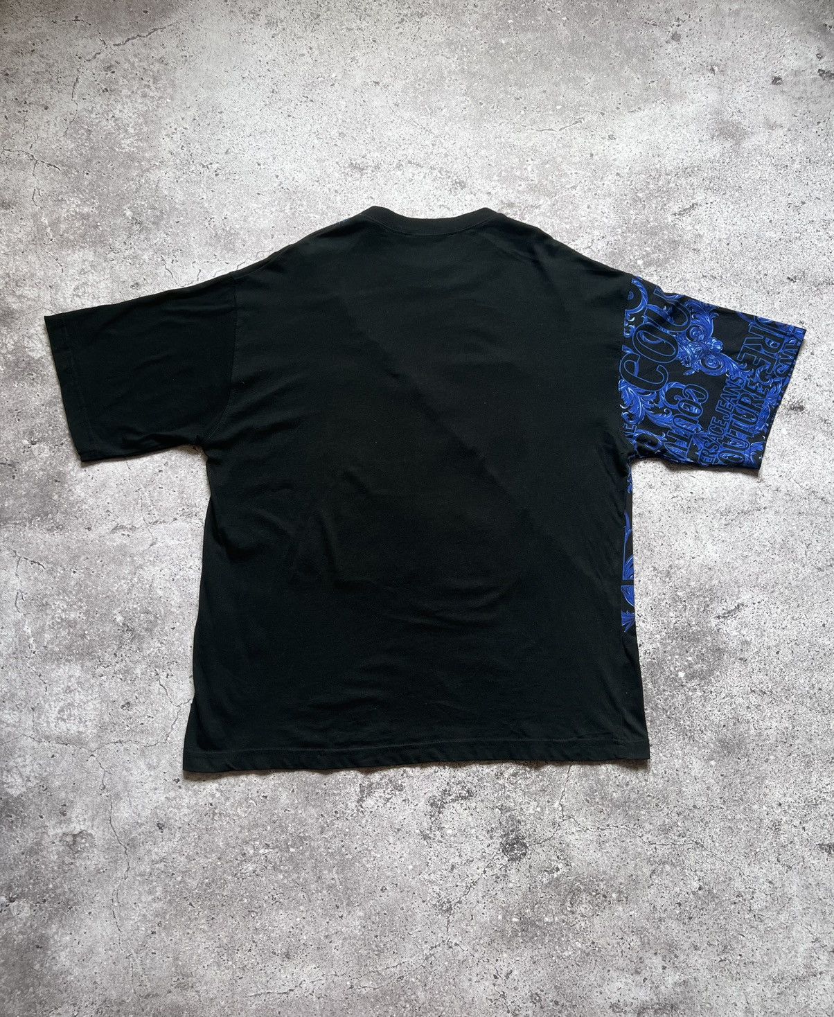 Designer × Versace Jeans Couture Versace Jeans Couture T-shirt Mit Barock Print Size US M / EU 48-50 / 2 - 14 Thumbnail