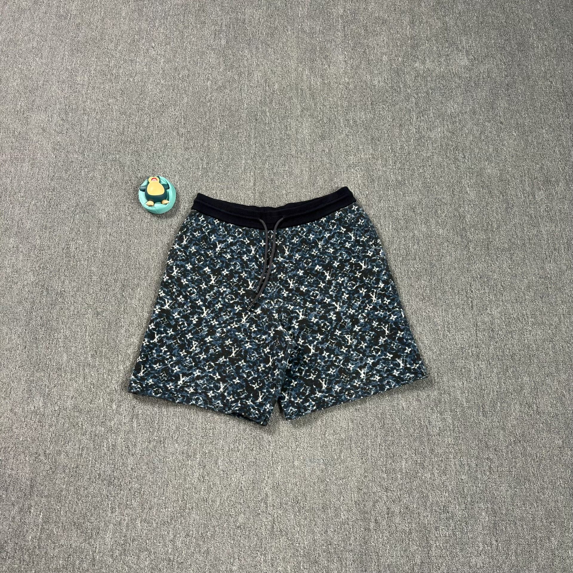 Louis Vuitton Louis Vuitton Tapestry Monogram Shorts XL Size US 36 / EU 52 - 1 Thumbnail