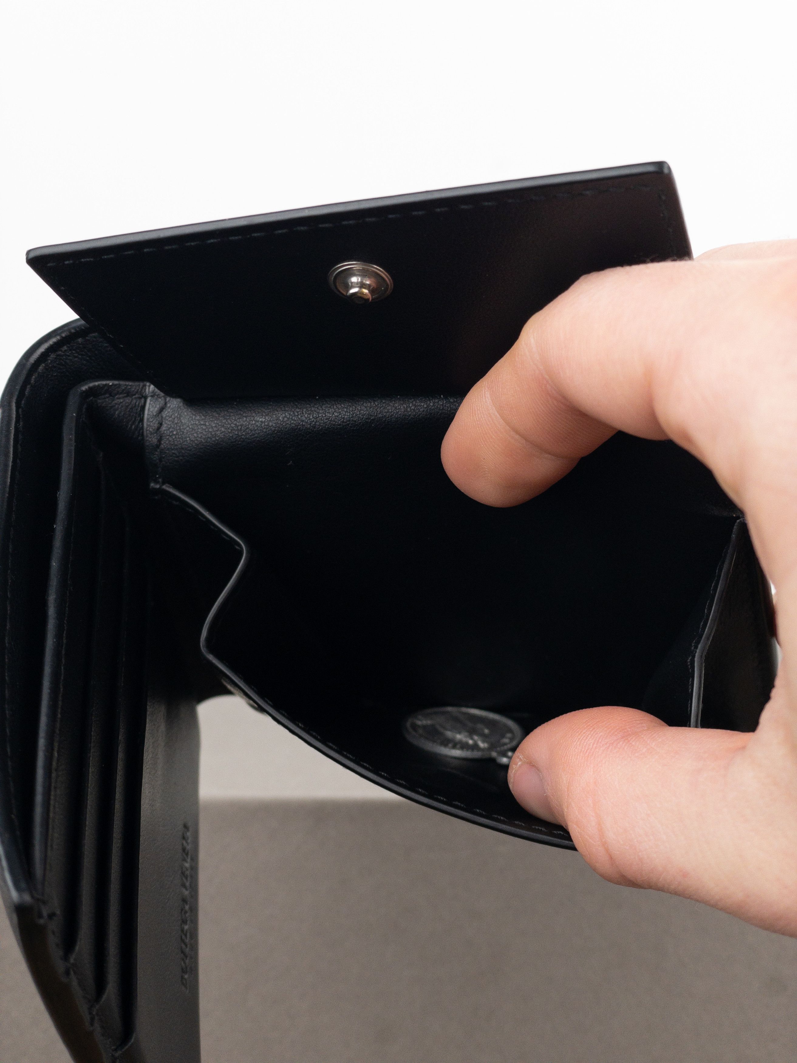 Bottega Veneta Bottega Veneta Cassette Bi-Fold Wallet Leather Black Size ONE SIZE - 11 Thumbnail