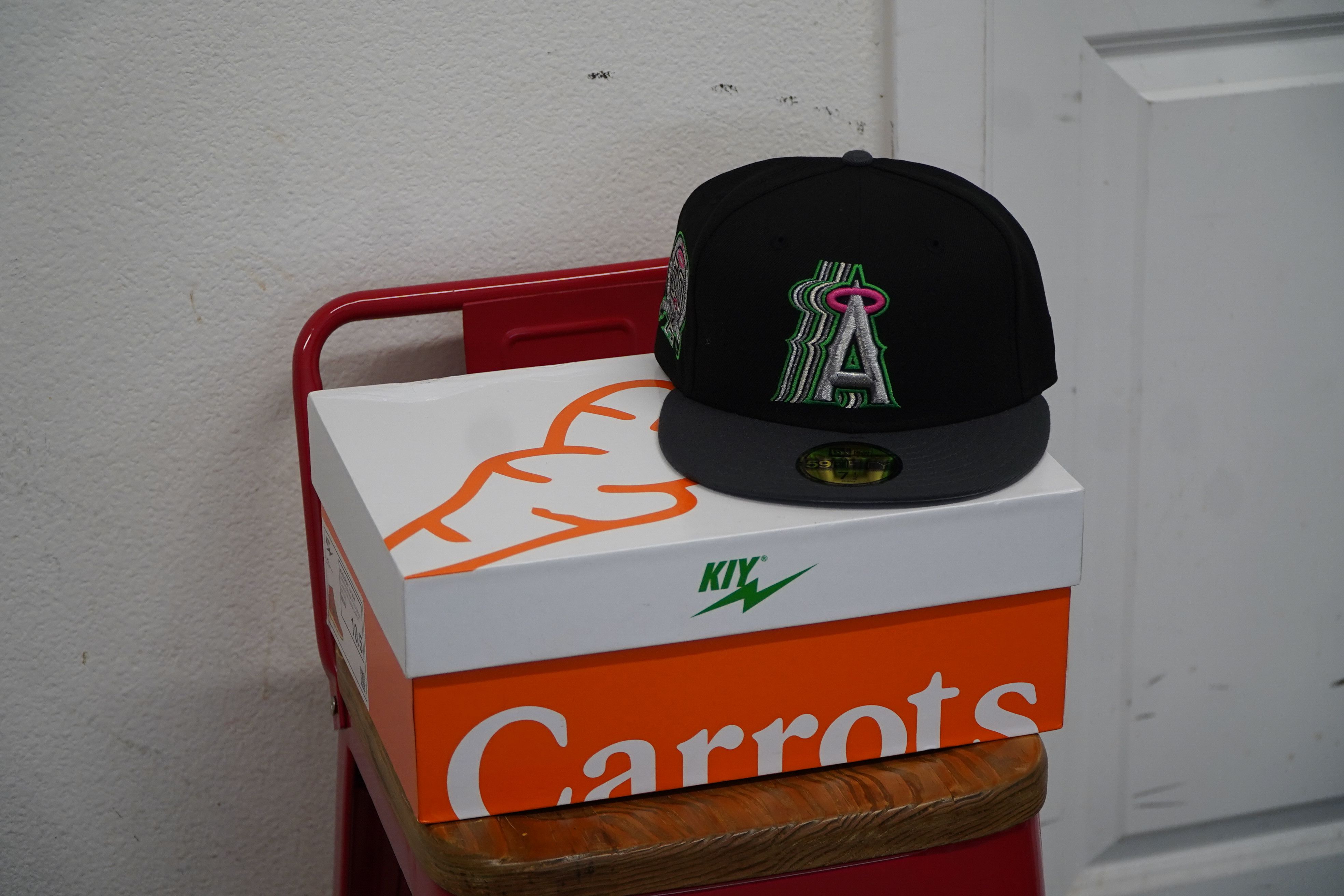 Capsule × MLB × New Era Anaheim Angels Capsule Hats Trippy Angels 3.0 - 7 1/2 Size ONE SIZE - 1 Thumbnail