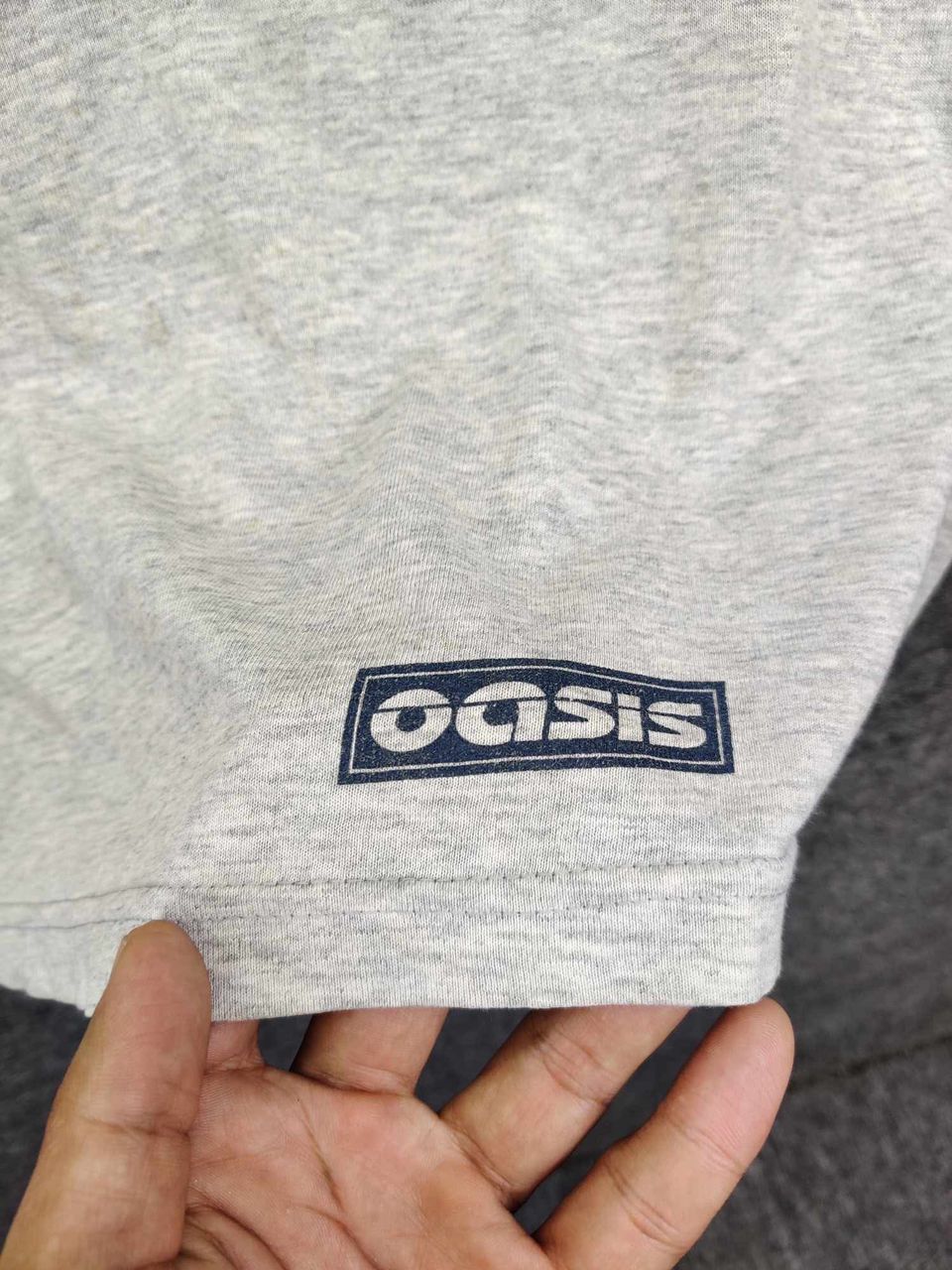 Band Tees Vintage Thrashed Oasis Distressed American Band Rock Tshirt Size US M / EU 48-50 / 2 - 8 Thumbnail