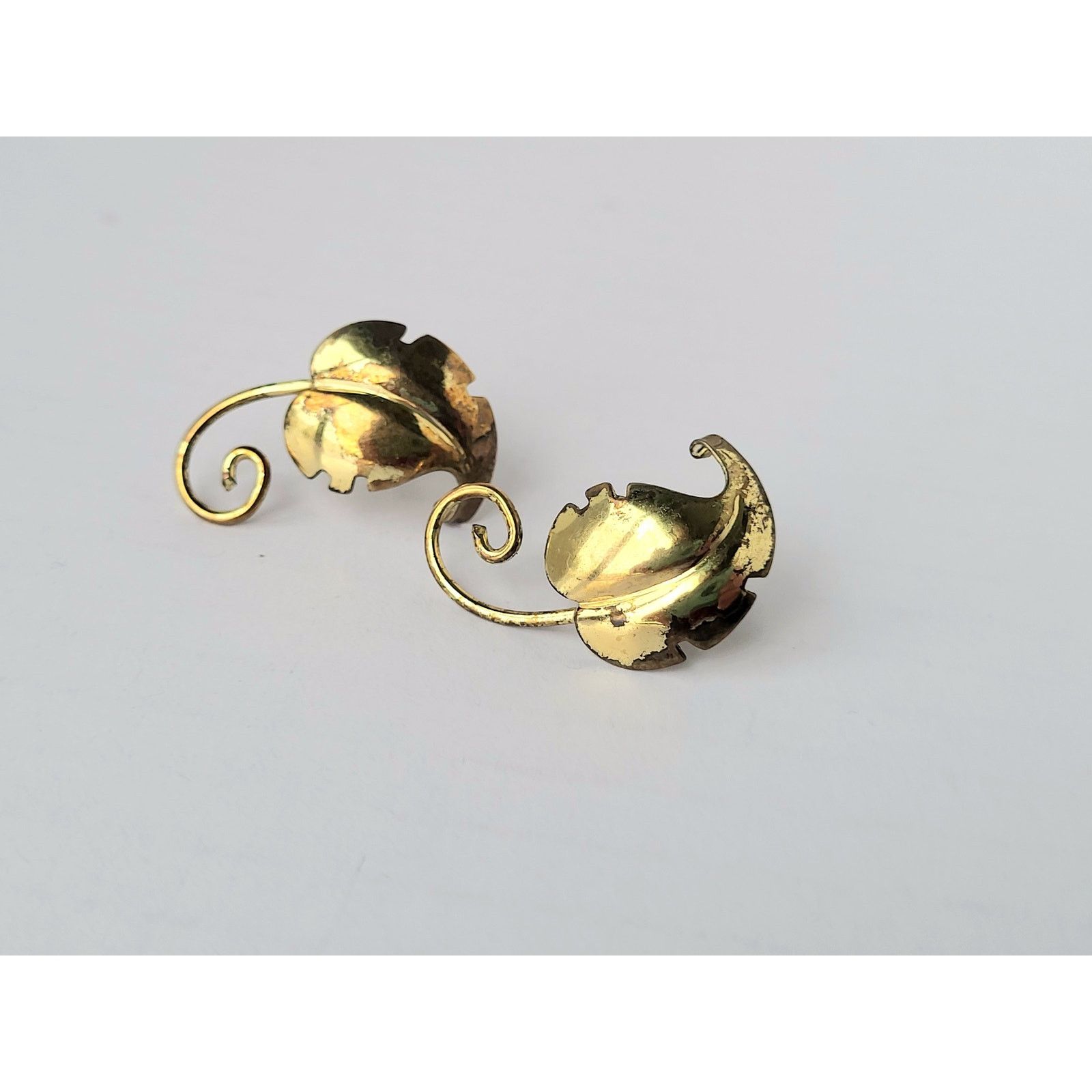 Other Antique Sterling Leaf Earrings Gold Plate Screw On 1940s Size ONE SIZE - 1 Thumbnail