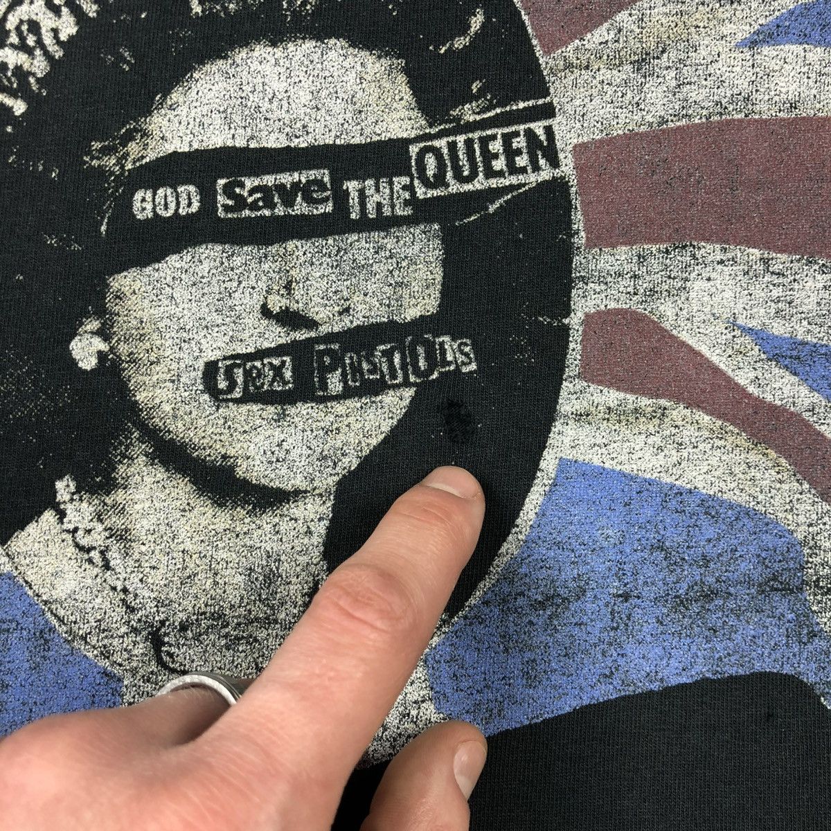 Band Tees Vintage 2002 Sex Pistols God Save Queen Tee Size US XL / EU 56 / 4 - 15 Thumbnail