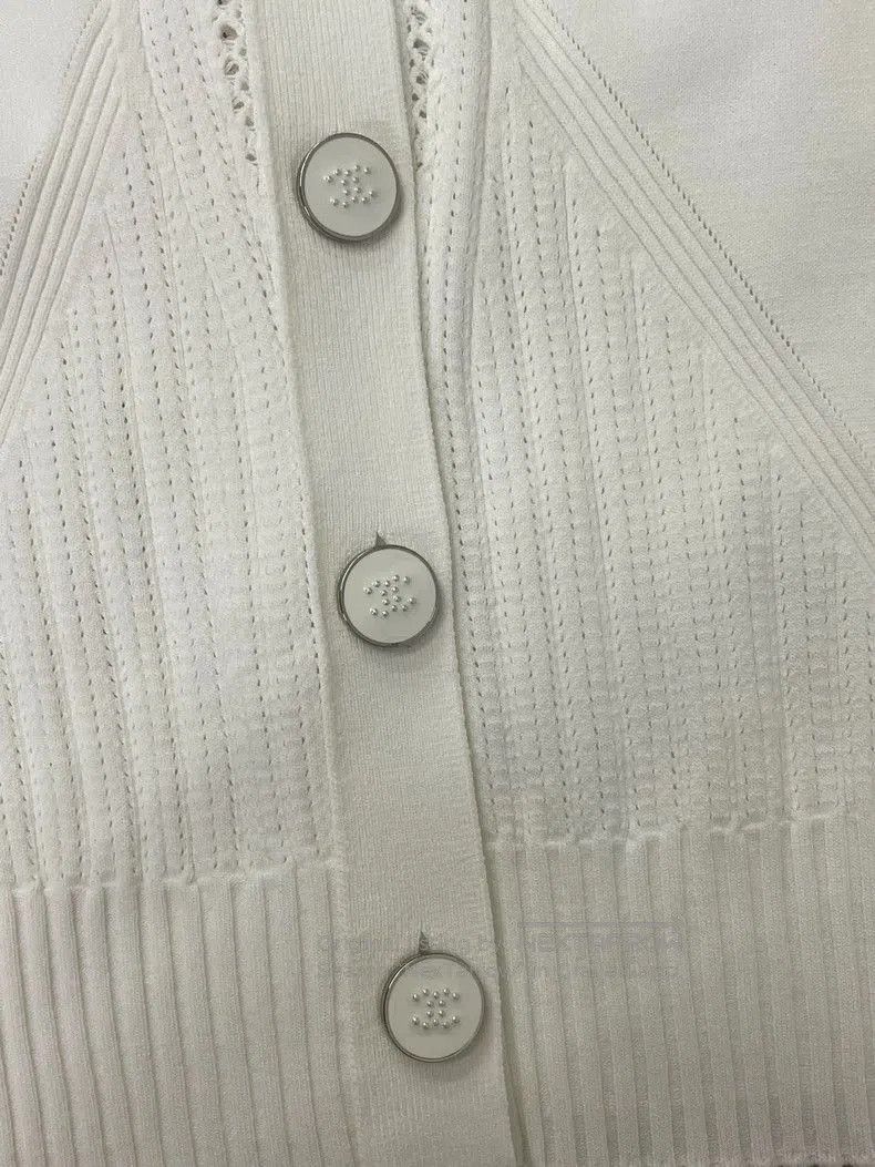 Chanel Chanel 24B White Knit Cardigan. Size US M / EU 48-50 / 2 - 2 Thumbnail