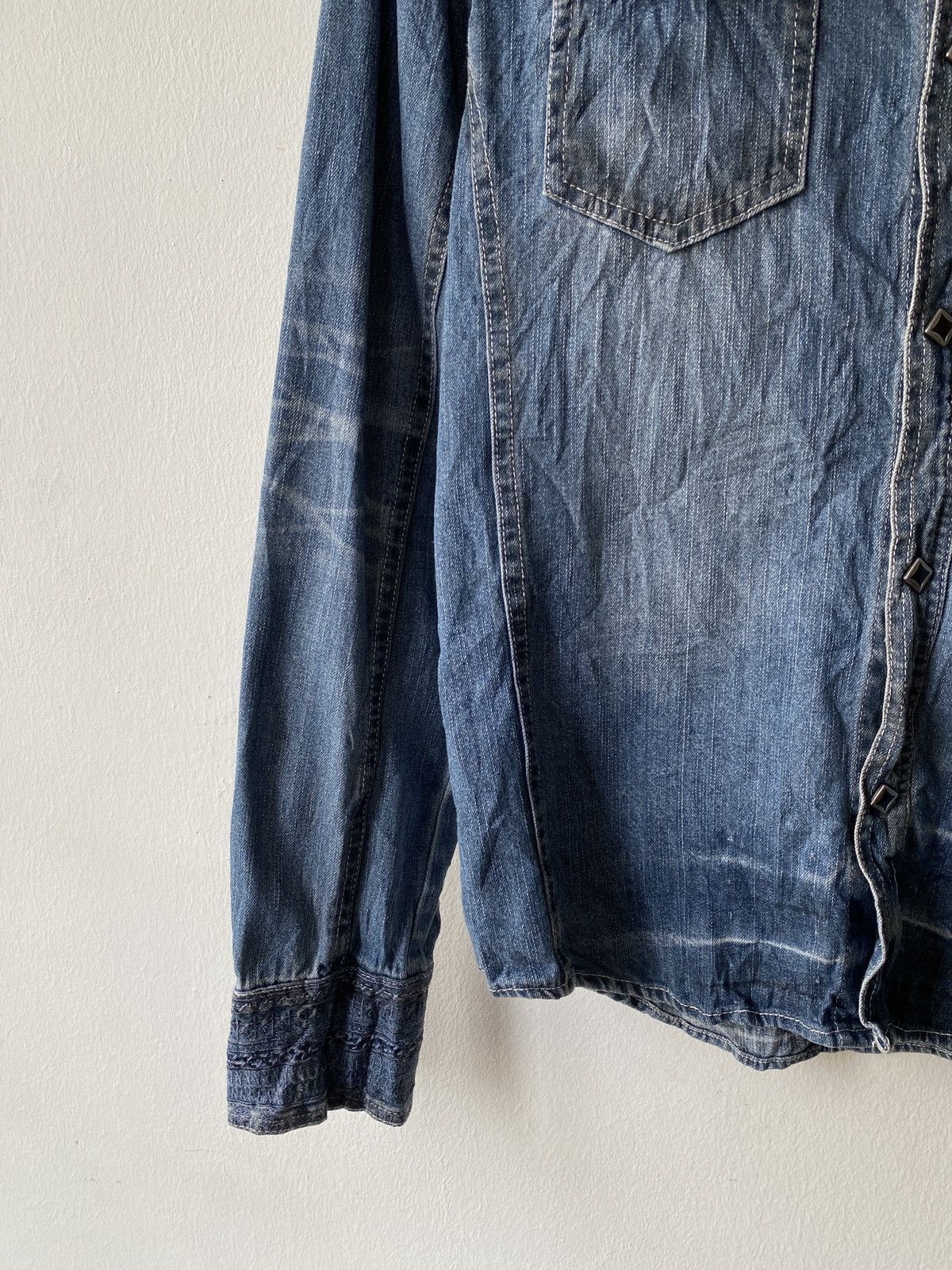 In The Attic × Japanese Brand In The Attic Japan Distressed Button Up Denim Shirt Size US M / EU 48-50 / 2 - 6 Thumbnail