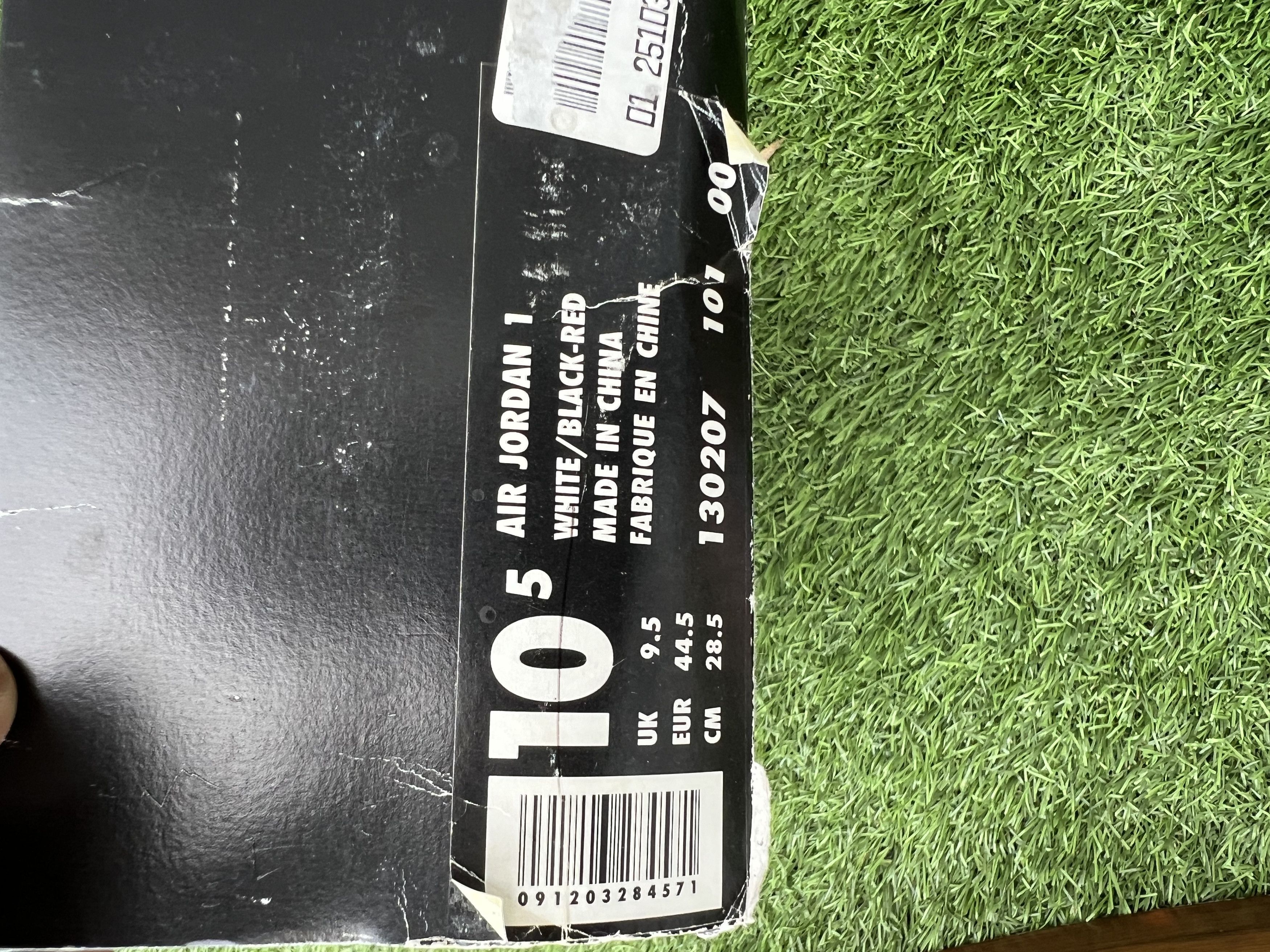 Jordan Brand Jordan 1 Retro High Chicago 1994 (Includes box and card) Size US 10.5 / EU 43-44 - 11 Thumbnail