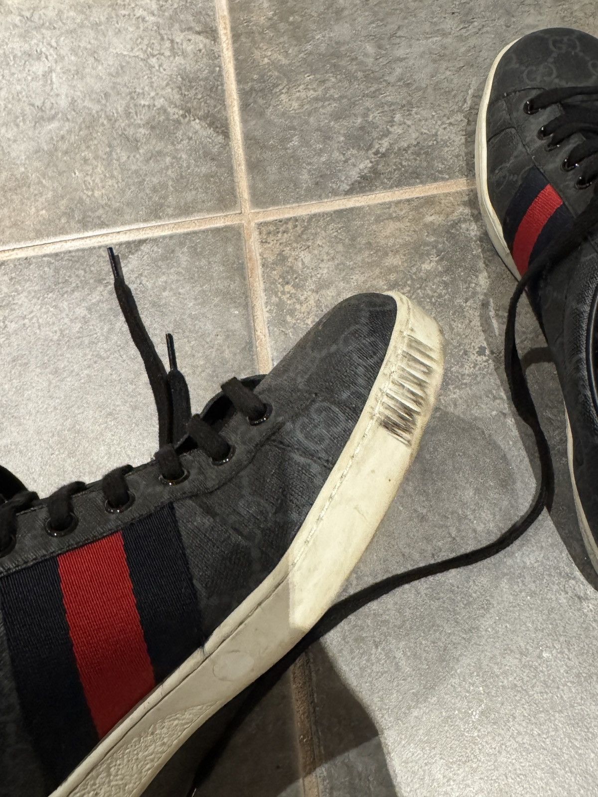 Gucci Gucci mens low top leather sneakers. Size US 9 / EU 42 - 10 Thumbnail