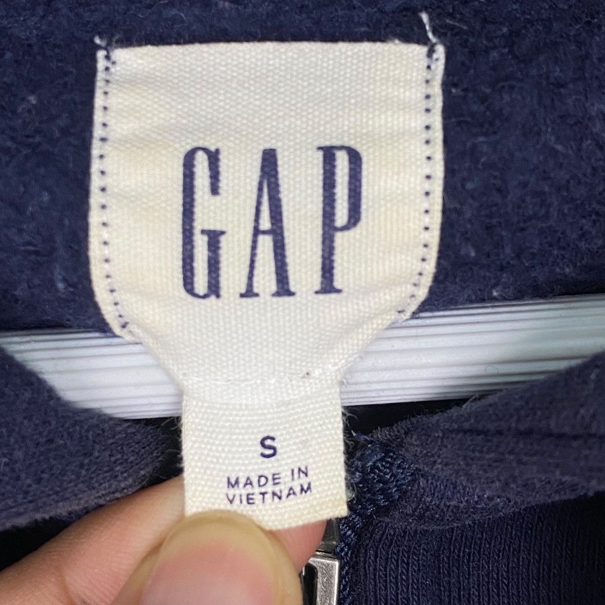 Vintage Vintage GAP Hoodie Sweater Full Zip Made In Vietnam Size S Size US S / EU 44-46 / 1 - 5 Thumbnail