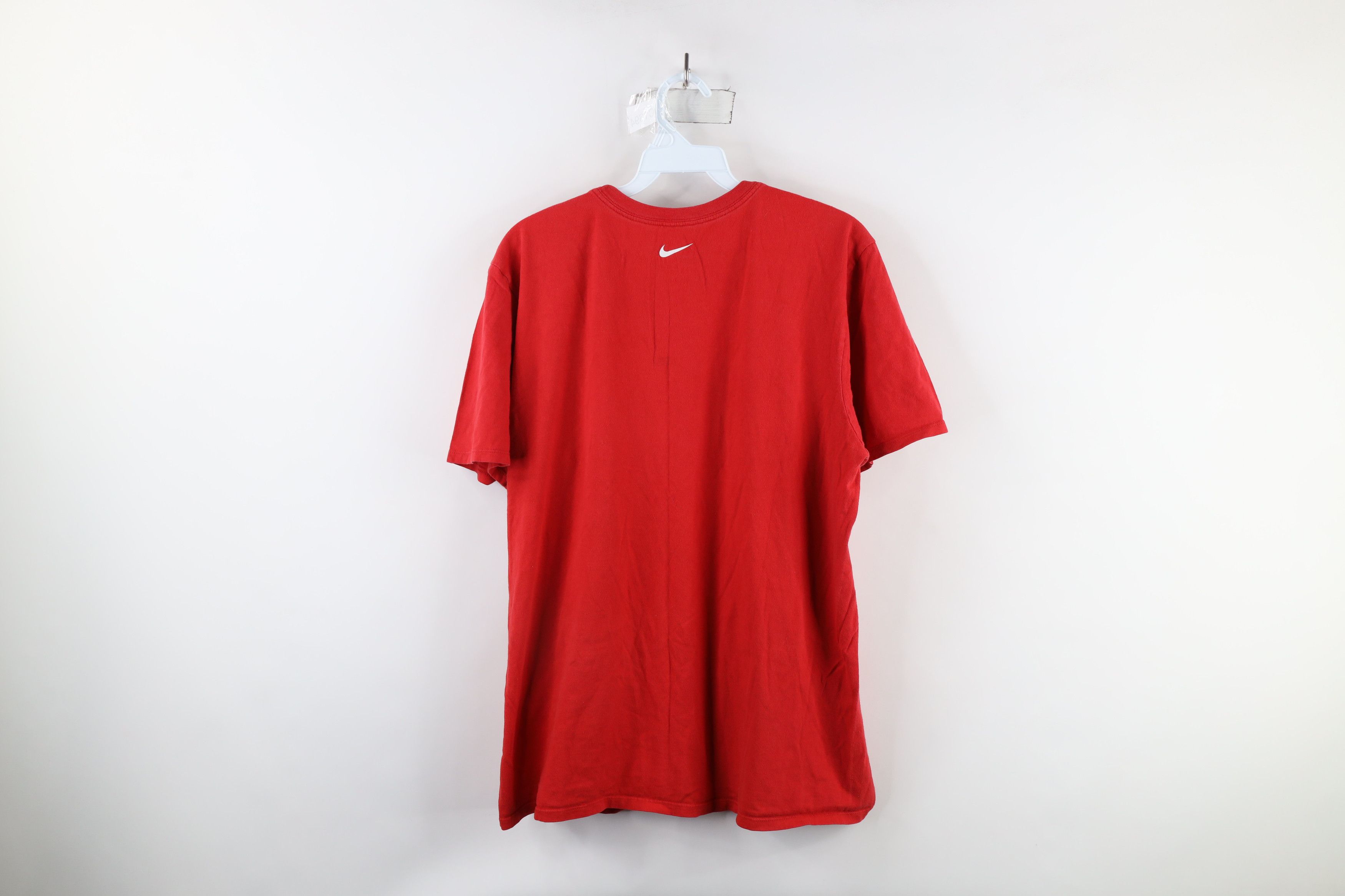 Nike × Vintage Vintage Nike Center Swoosh Duquesne University T-Shirt Red Size US L / EU 52-54 / 3 - 11 Thumbnail