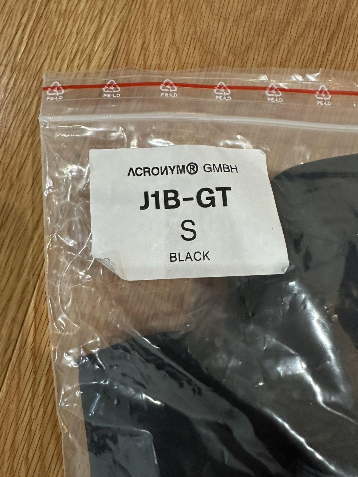 Acronym Acronym J1B-GT Size US S / EU 44-46 / 1 - 8 Thumbnail