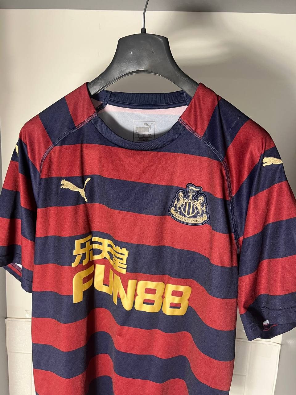 Puma VINTAGE PUMA FC NEW CASTLE UNITED ENGLAND SOCCER JERSEY Y2K Size US L / EU 52-54 / 3 - 4 Thumbnail