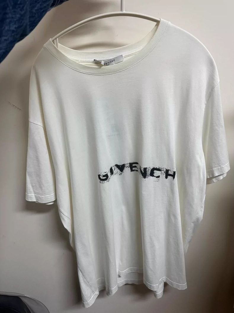 Givenchy Givenchy White Graffiti Short-Sleeve T-Shirt Size US XL / EU 56 / 4 - 1 Thumbnail