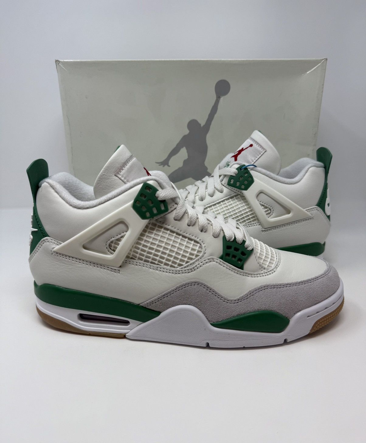 Jordan Brand Jordan 4 Retro SB Pine Green Size US 9 / EU 42 - 1 Thumbnail