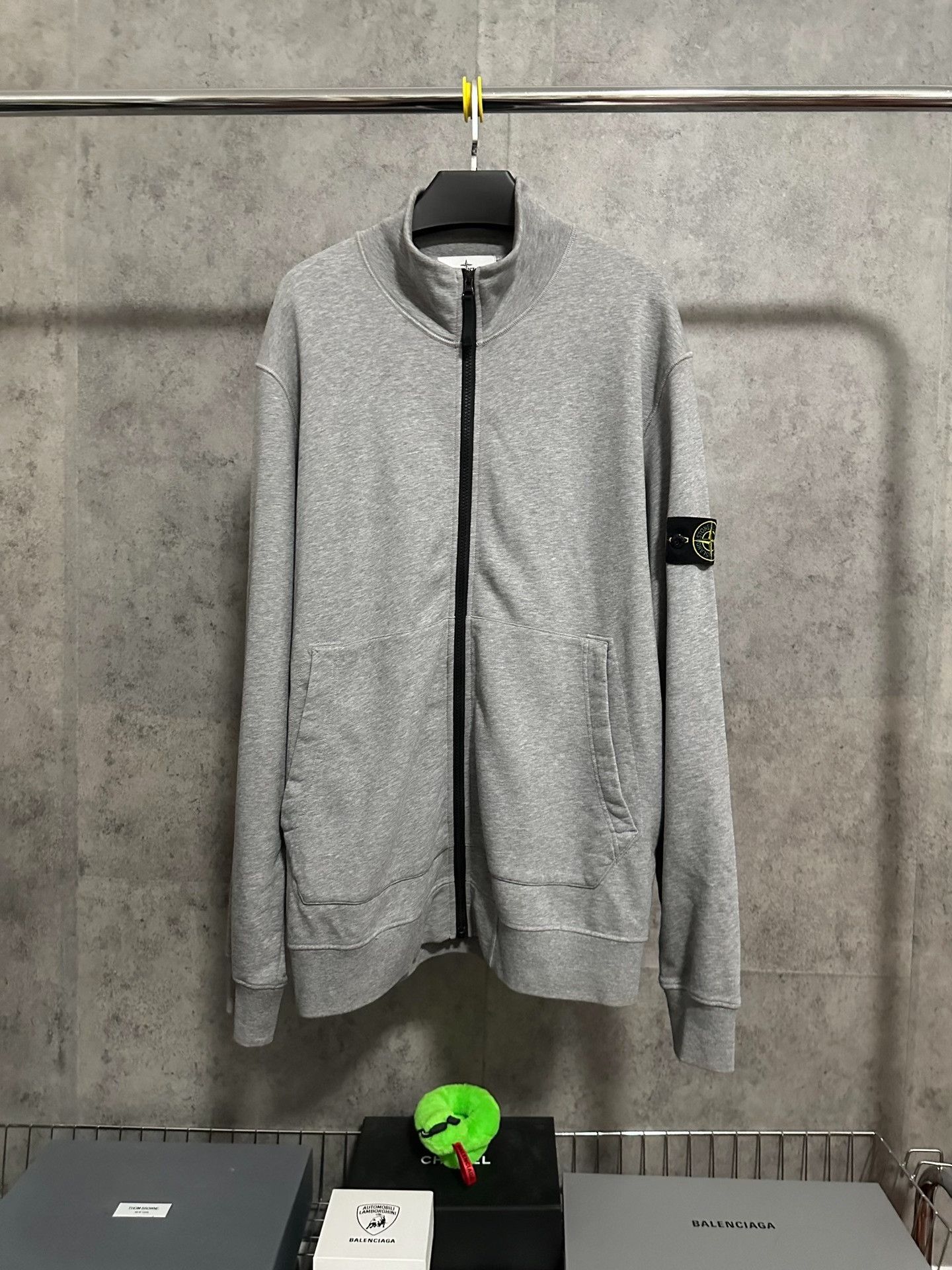 Stone Island Stone Island Gray Logo Patch Zip Sweatshirt XXL Size US XXL / EU 58 / 5 - 1 Thumbnail