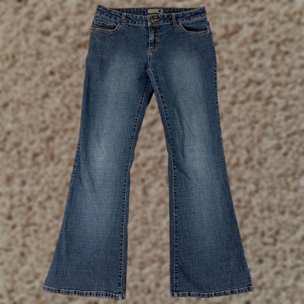 Forever 21 FOREVER 21 Jeans Womens 11 Denim Flared Low Rise 28 in Waist 31 in Inseam Black Cotton Blend 5-Pocket Size 32" / US 10 / IT 46 - 1 Thumbnail