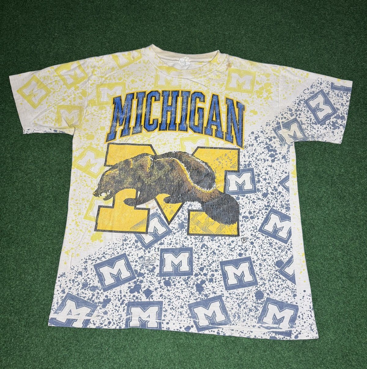 NCAA × Vintage Vintage 90s Michigan Wolverines INSANE AOP Hip Hop T Shirt Size US L / EU 52-54 / 3 - 1 Thumbnail