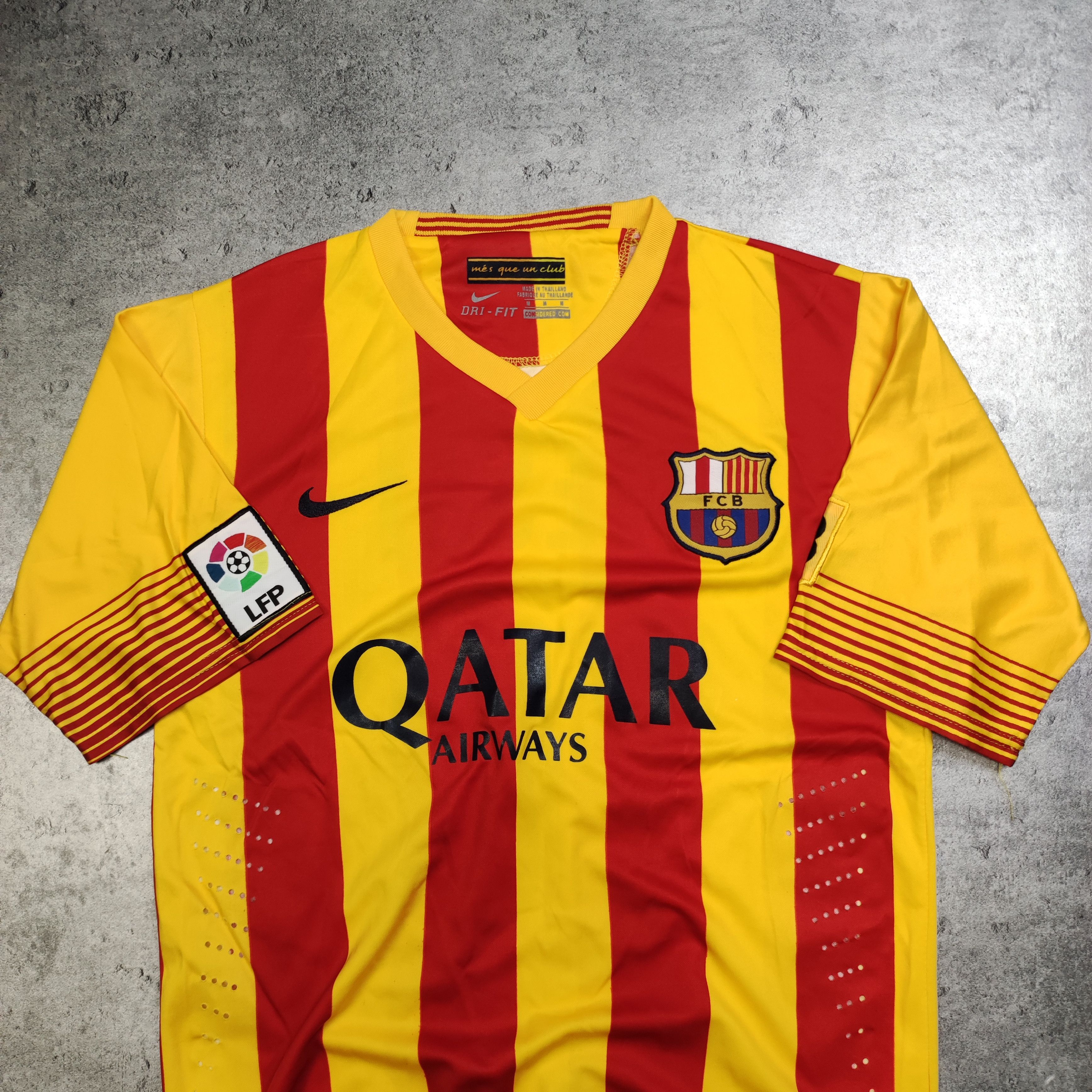 Other FC Barcelona Nike RARE #10 Leo Messi Away 2014 Jersey Size US M / EU 48-50 / 2 - 4 Thumbnail
