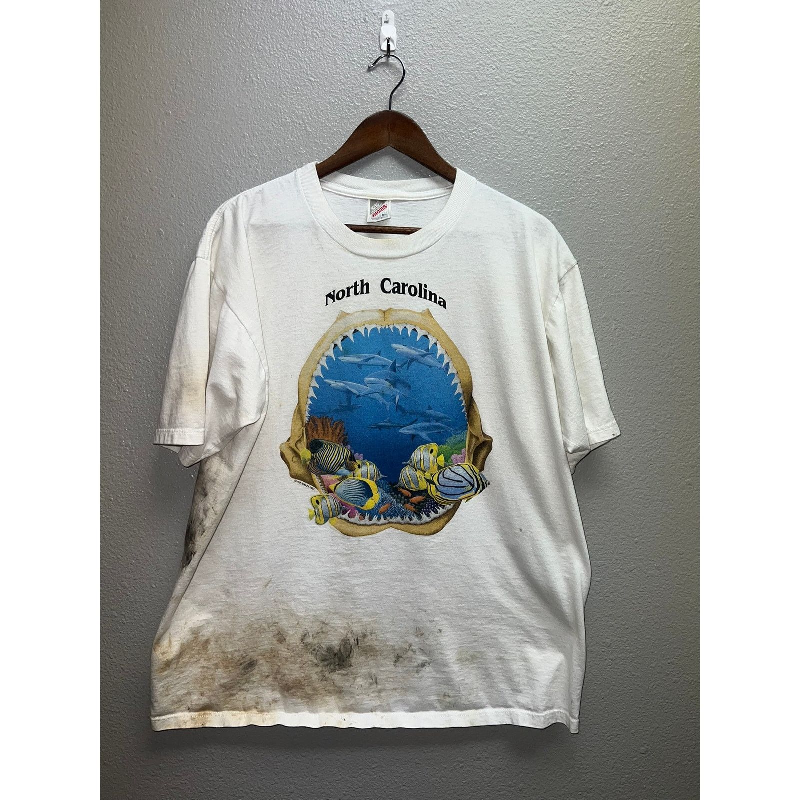 Jerzees Vintage North Carolina Ocean Shirt Fish Shark Stained Paint Size US XL / EU 56 / 4 - 1 Thumbnail