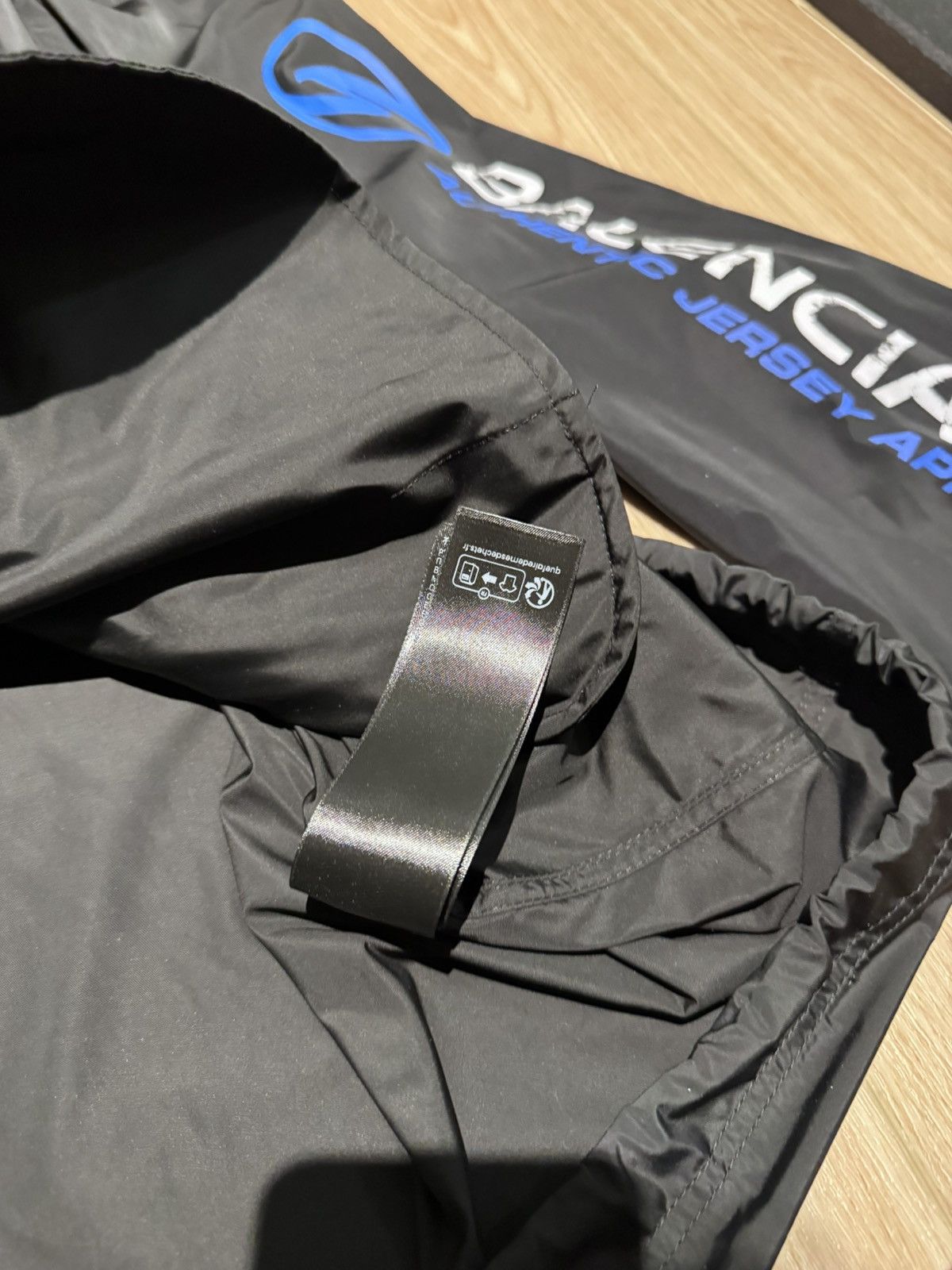 Balenciaga Balenciaga Windbreaker Jacket Jersey Apparel Black L Size US L / EU 52-54 / 3 - 9 Thumbnail